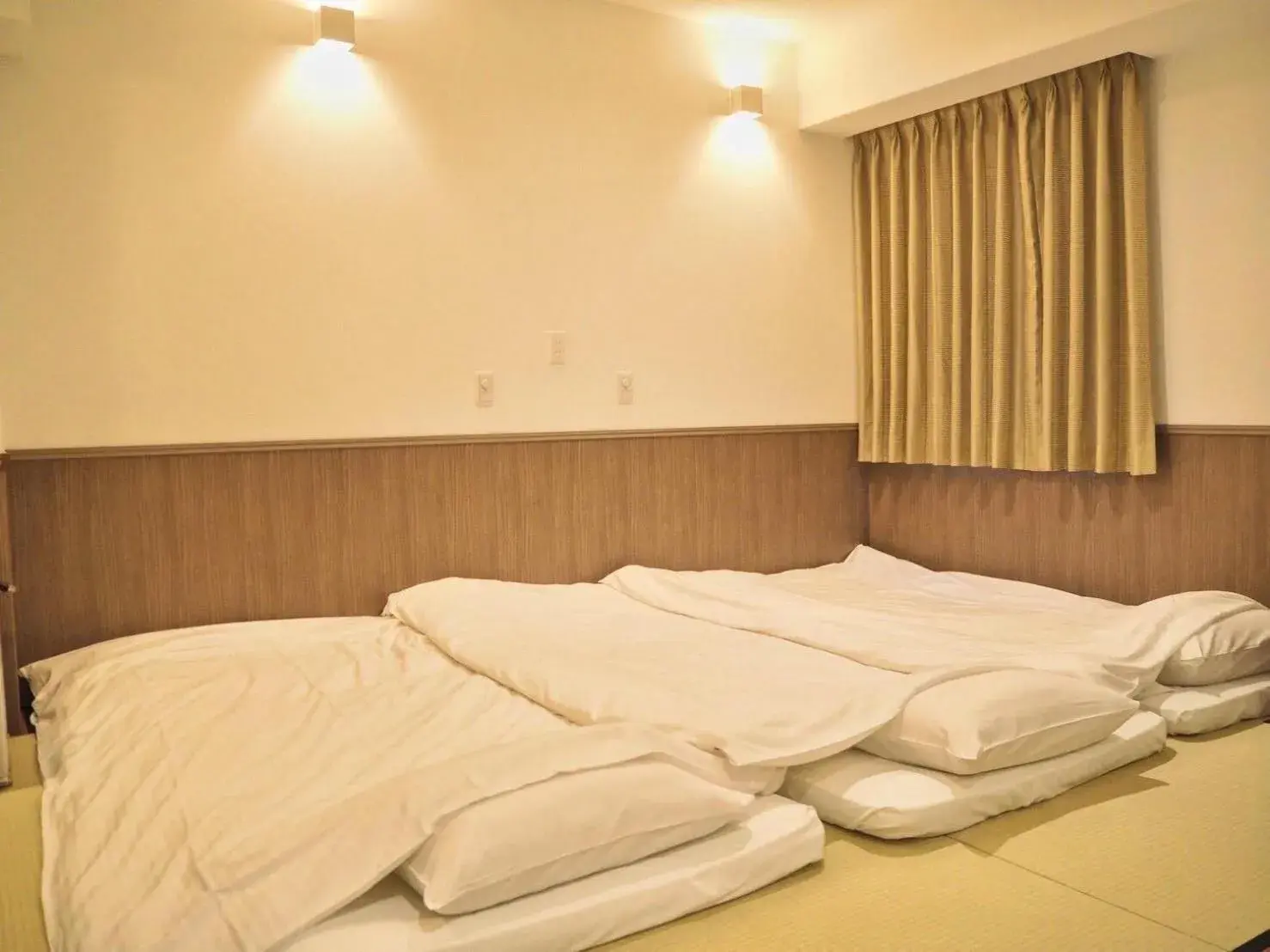 Photo of the whole room, Bed in Hotel Excellence Enmachi Ekimae