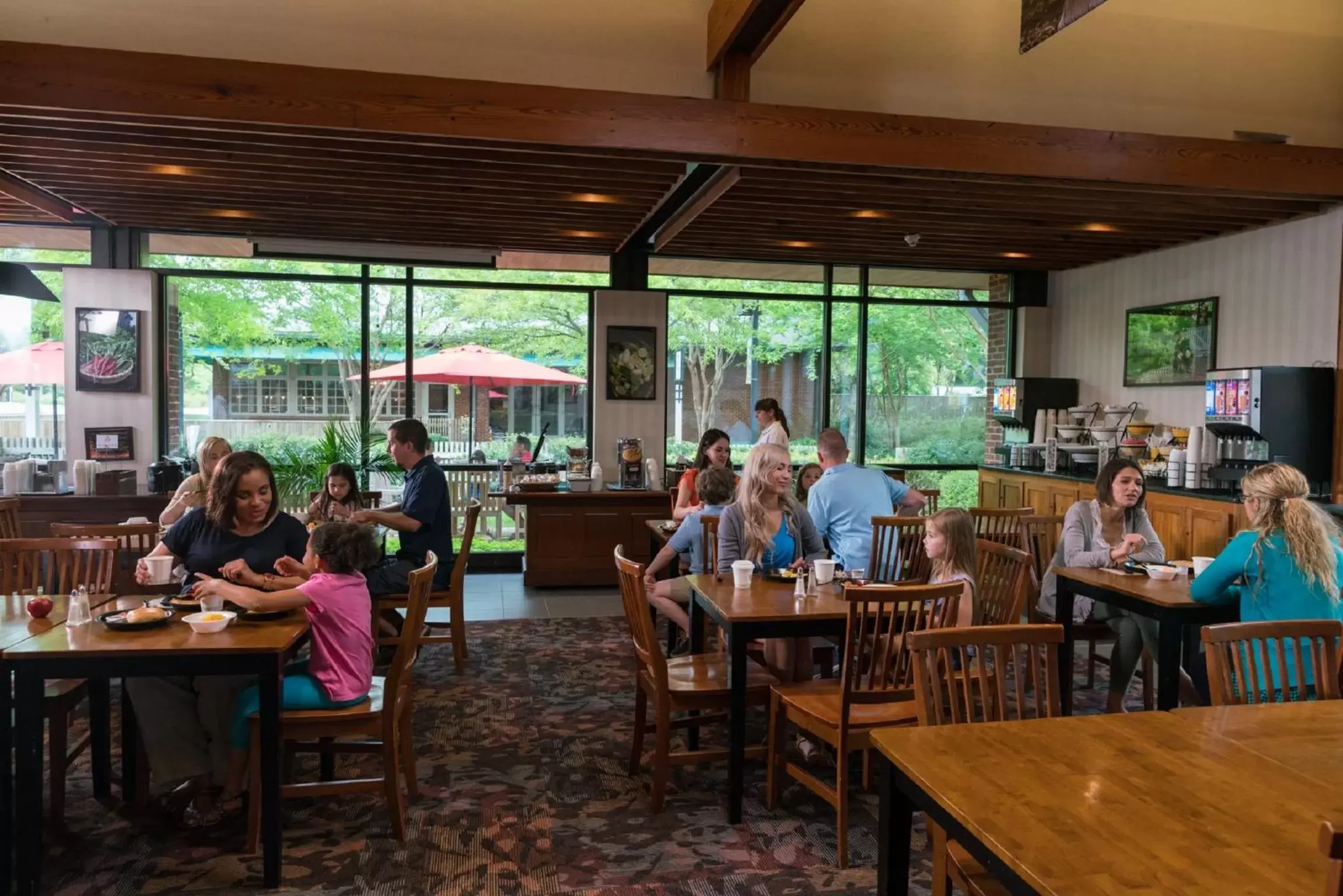 Restaurant/Places to Eat in Williamsburg Woodlands Hotel & Suites
