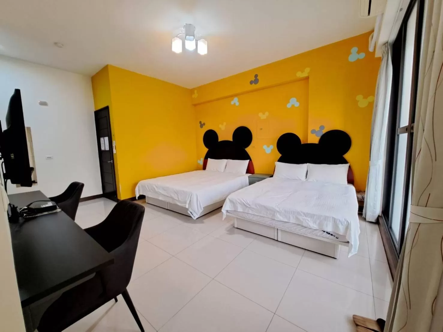 Bed in Have FUN villa -KTV BBQ Mahjong