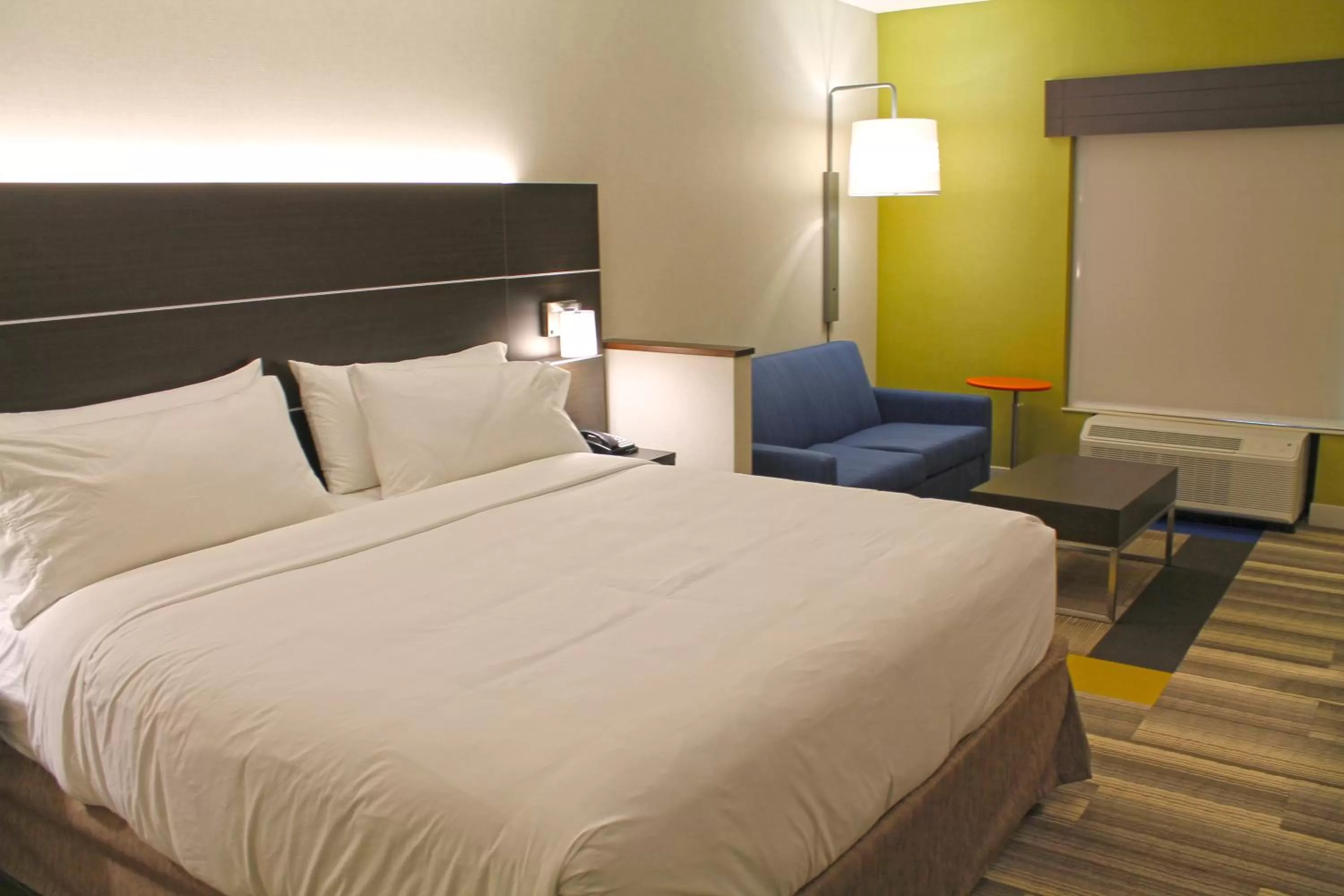 Photo of the whole room, Bed in Holiday Inn Express & Suites - St. Louis South - I-55 by IHG