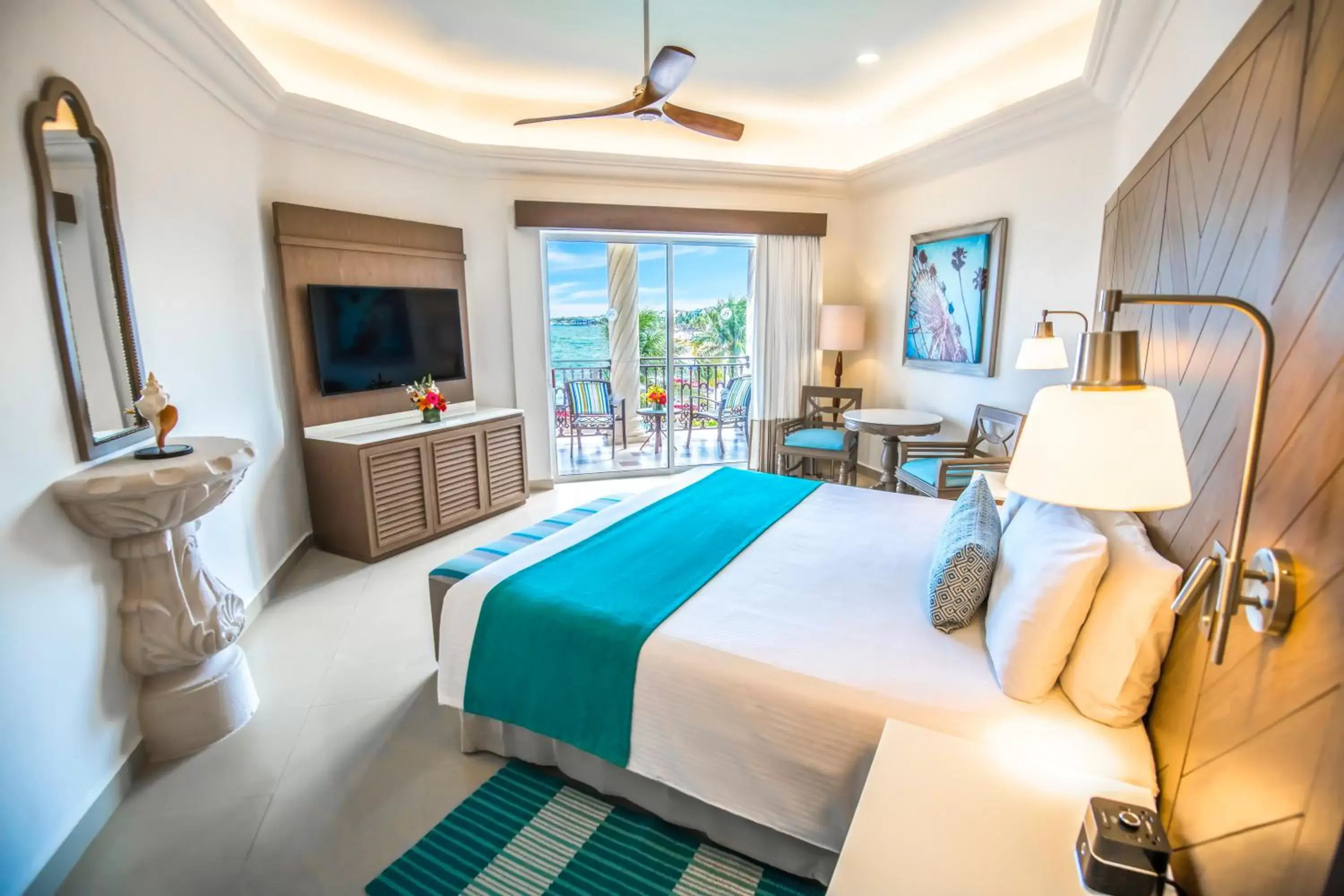 Photo of the whole room, Bed in Wyndham Alltra Playa del Carmen Adults Only All Inclusive Photo of the whole room, Bed in Wyndham Alltra Playa del Carmen Adults Only All Inclusive