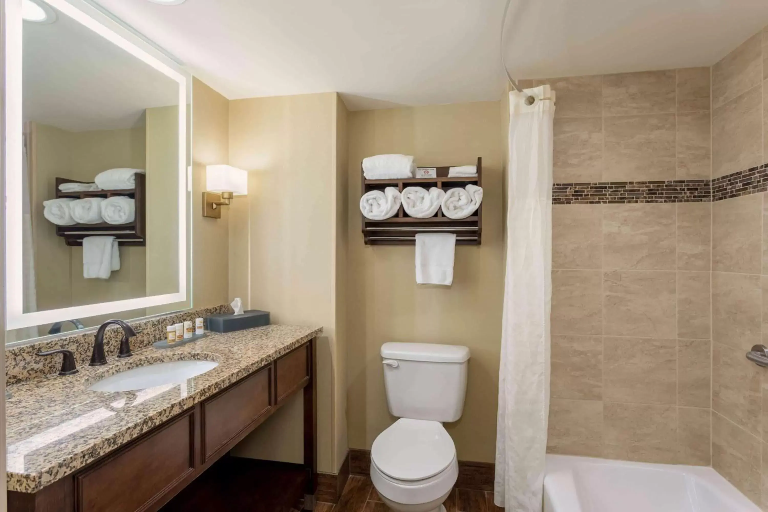 Bathroom in La Quinta by Wyndham Pigeon Forge