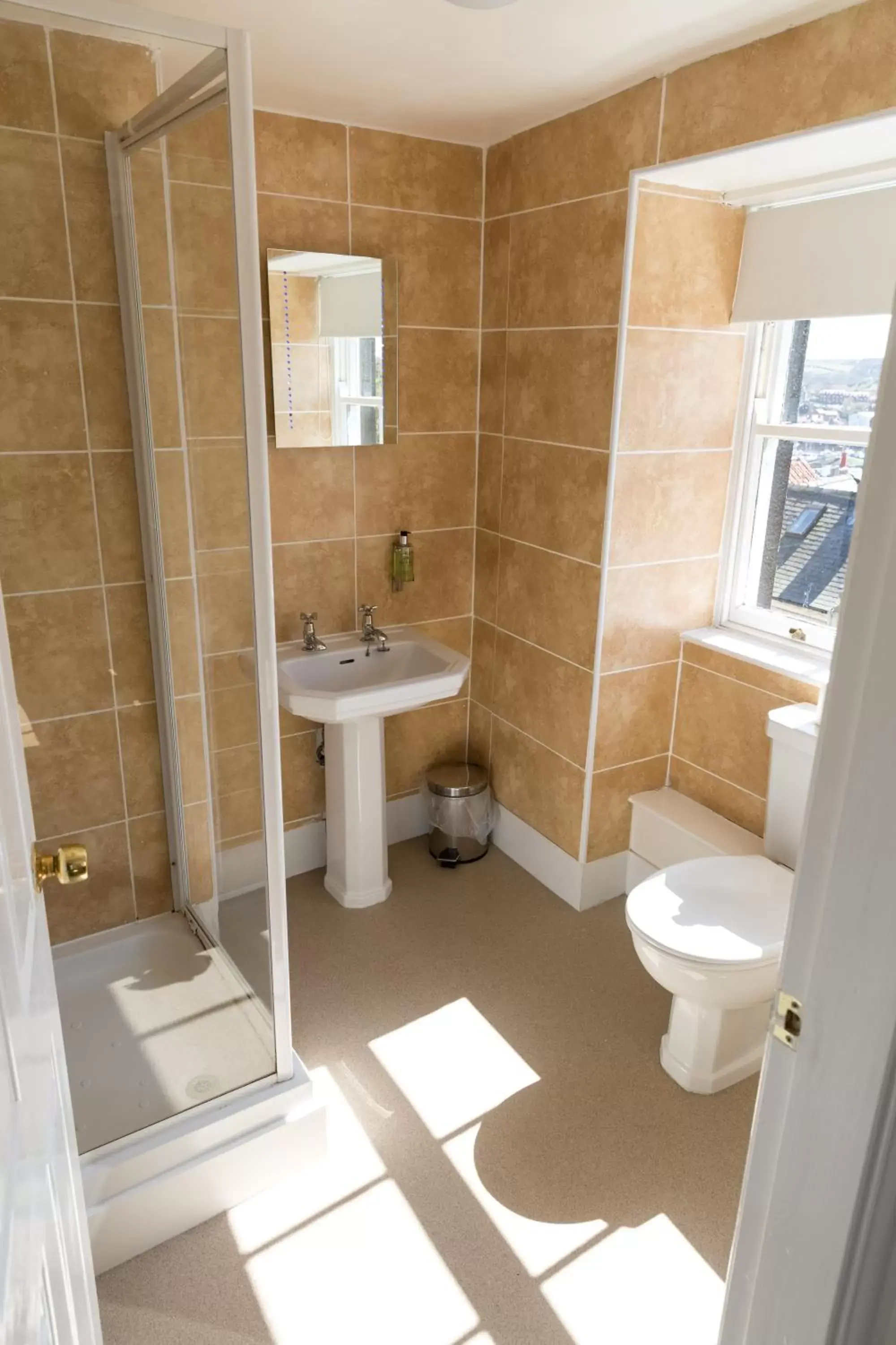 Shower, Bathroom in The Resolution Hotel