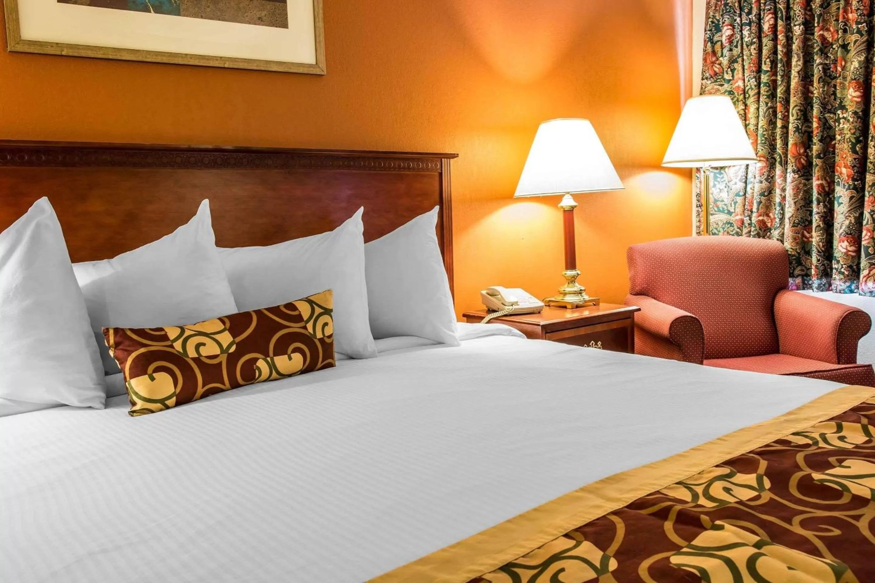 Photo of the whole room, Bed in Rodeway Inn Muskegon Airport