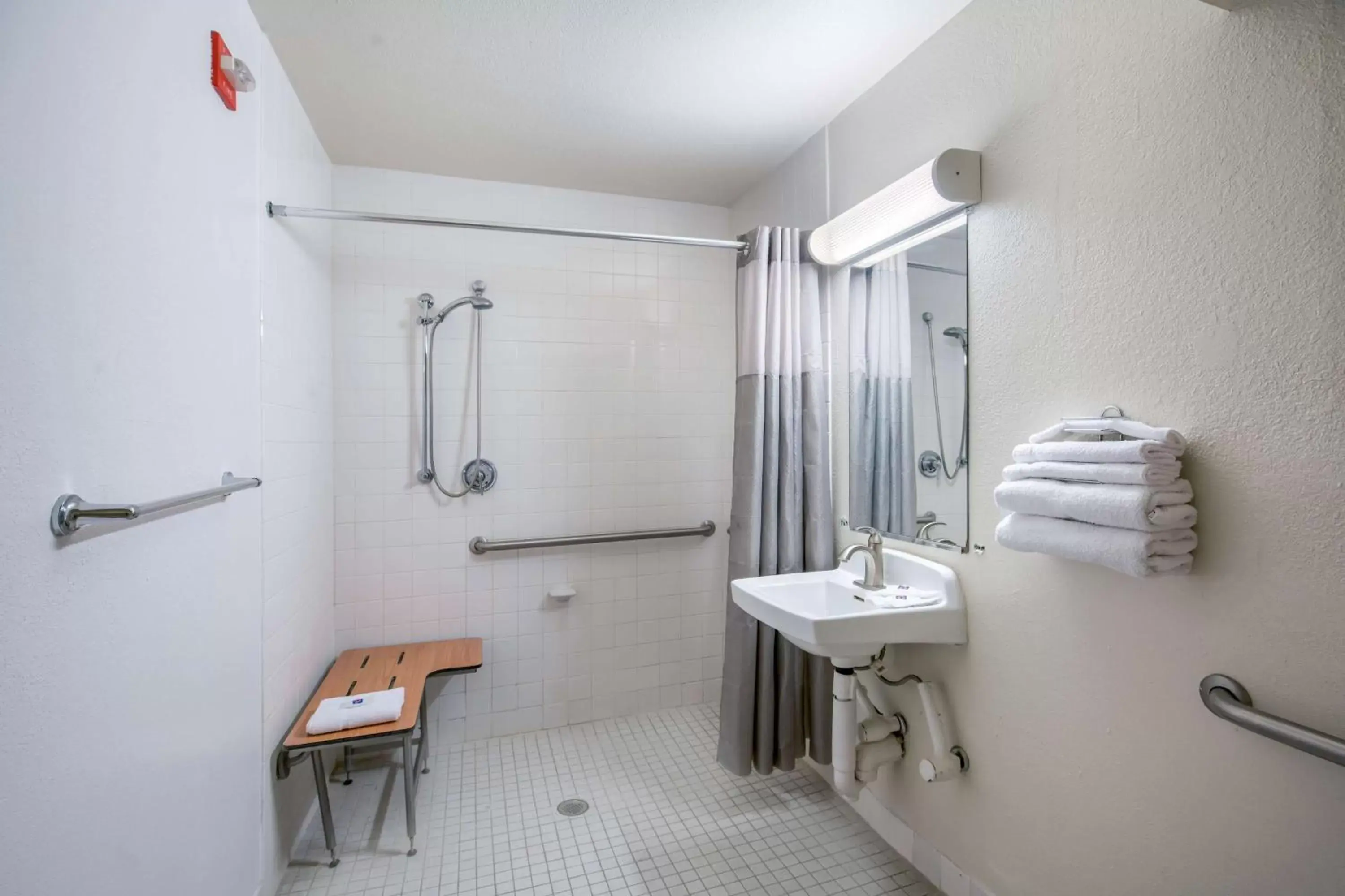 Shower, Bathroom in Motel 6 Williams, Ca