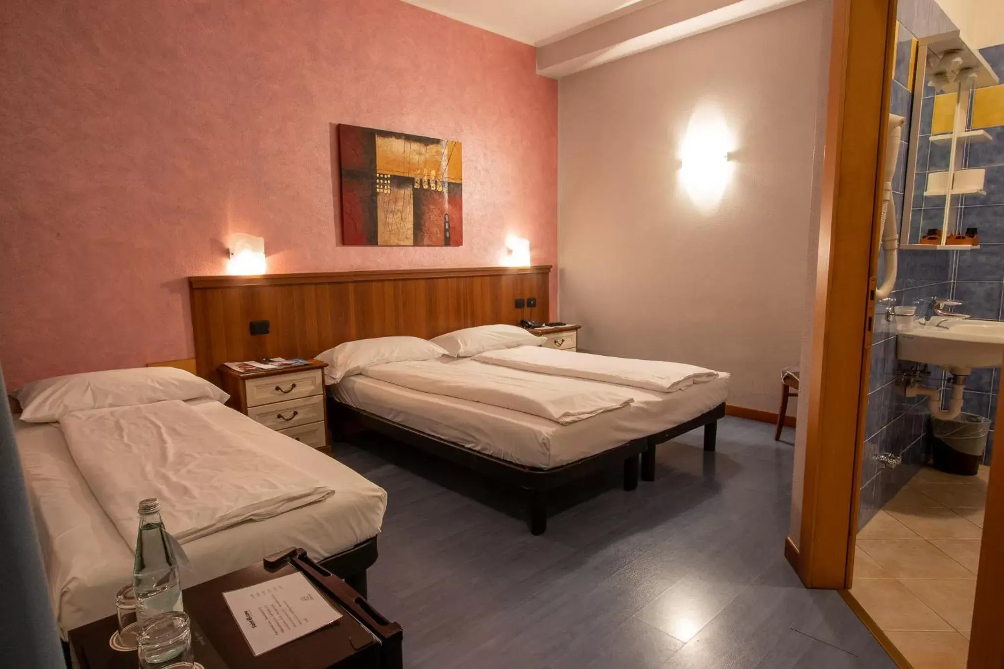 Bedroom, Bed in Hotel Bernina