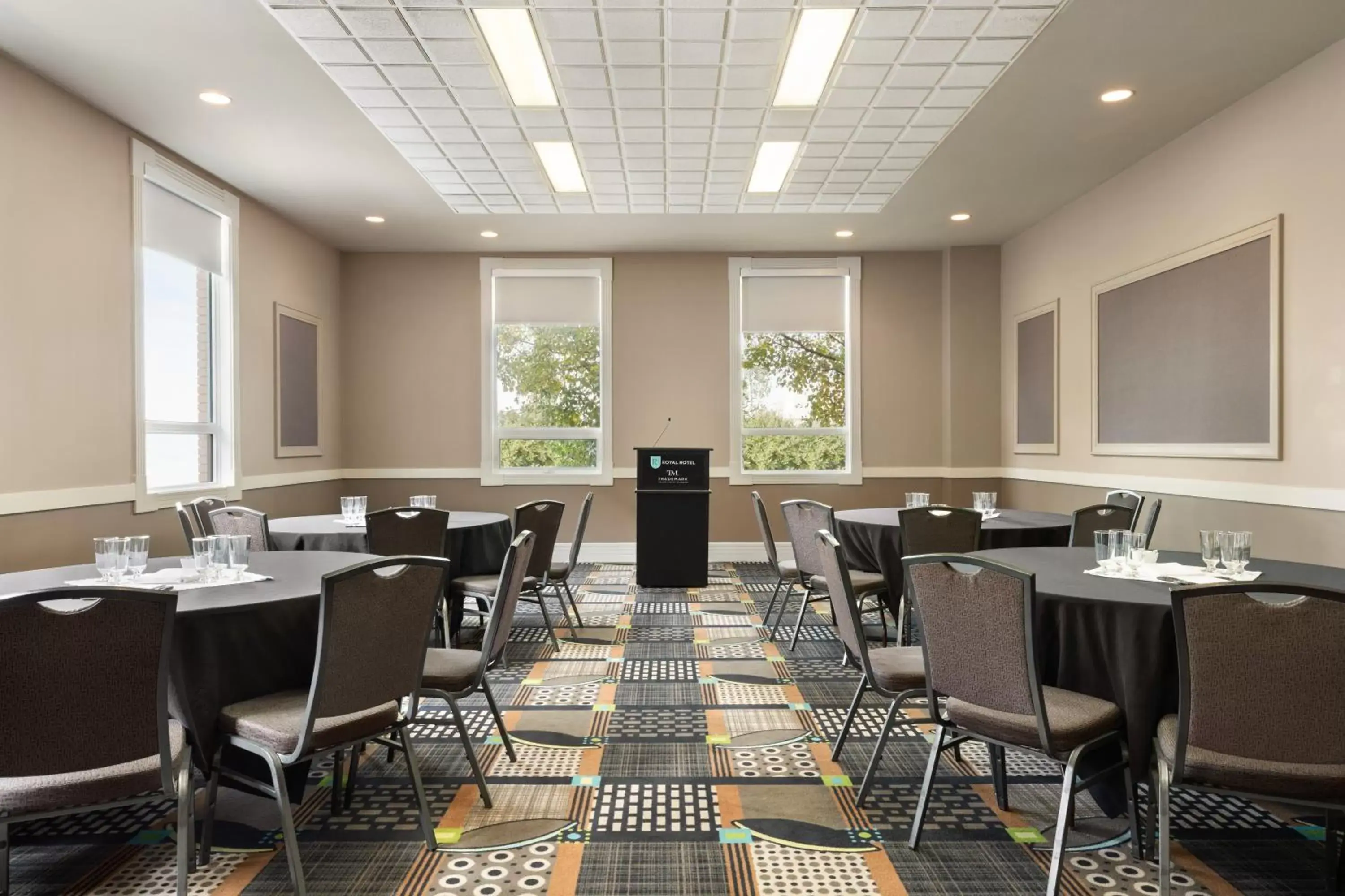 Meeting/conference room, Restaurant/Places to Eat in Royal Hotel Calgary, Trademark Collection by Wyndham