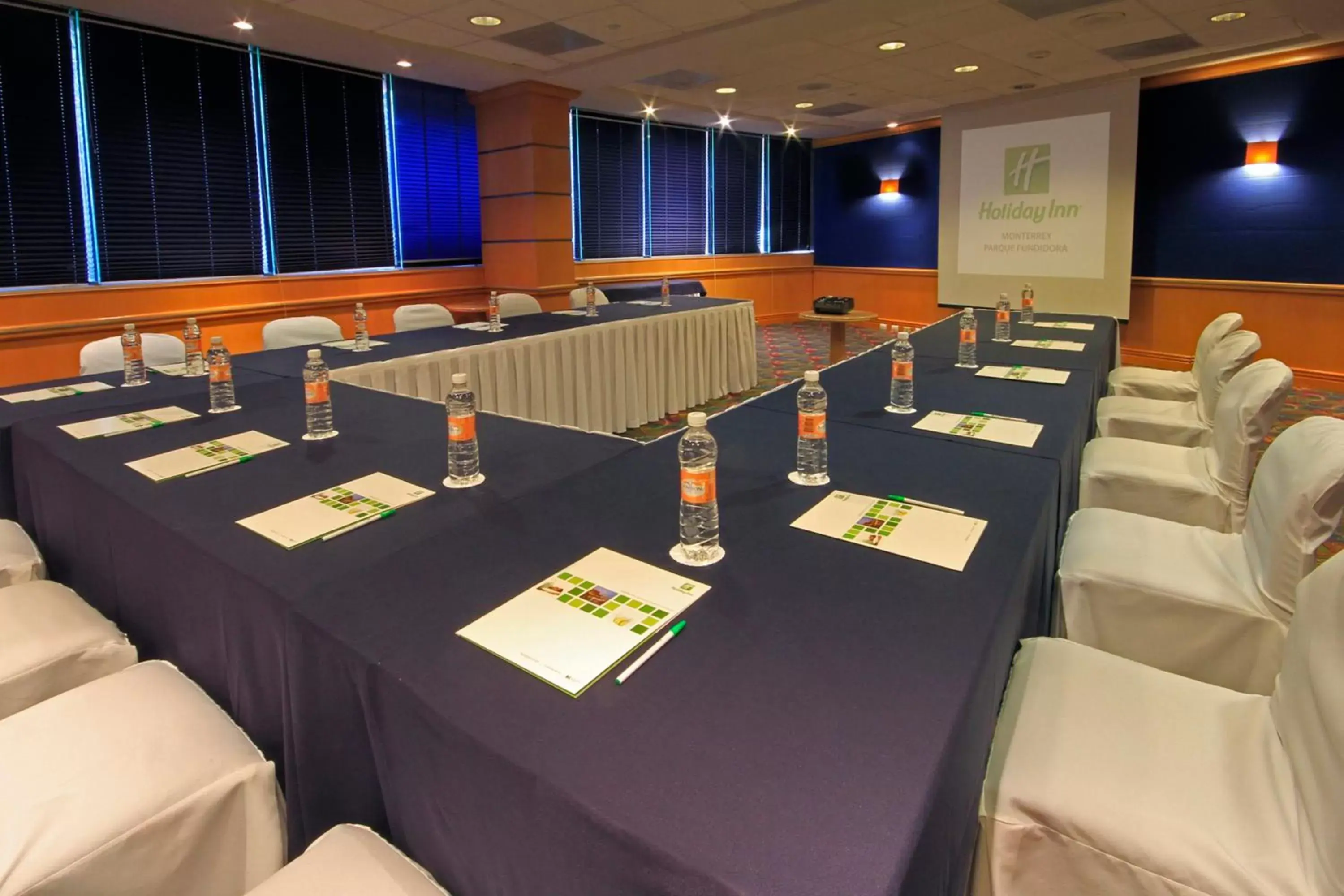 Meeting/conference room in Holiday Inn Monterrey-Parque Fundidora, an IHG Hotel