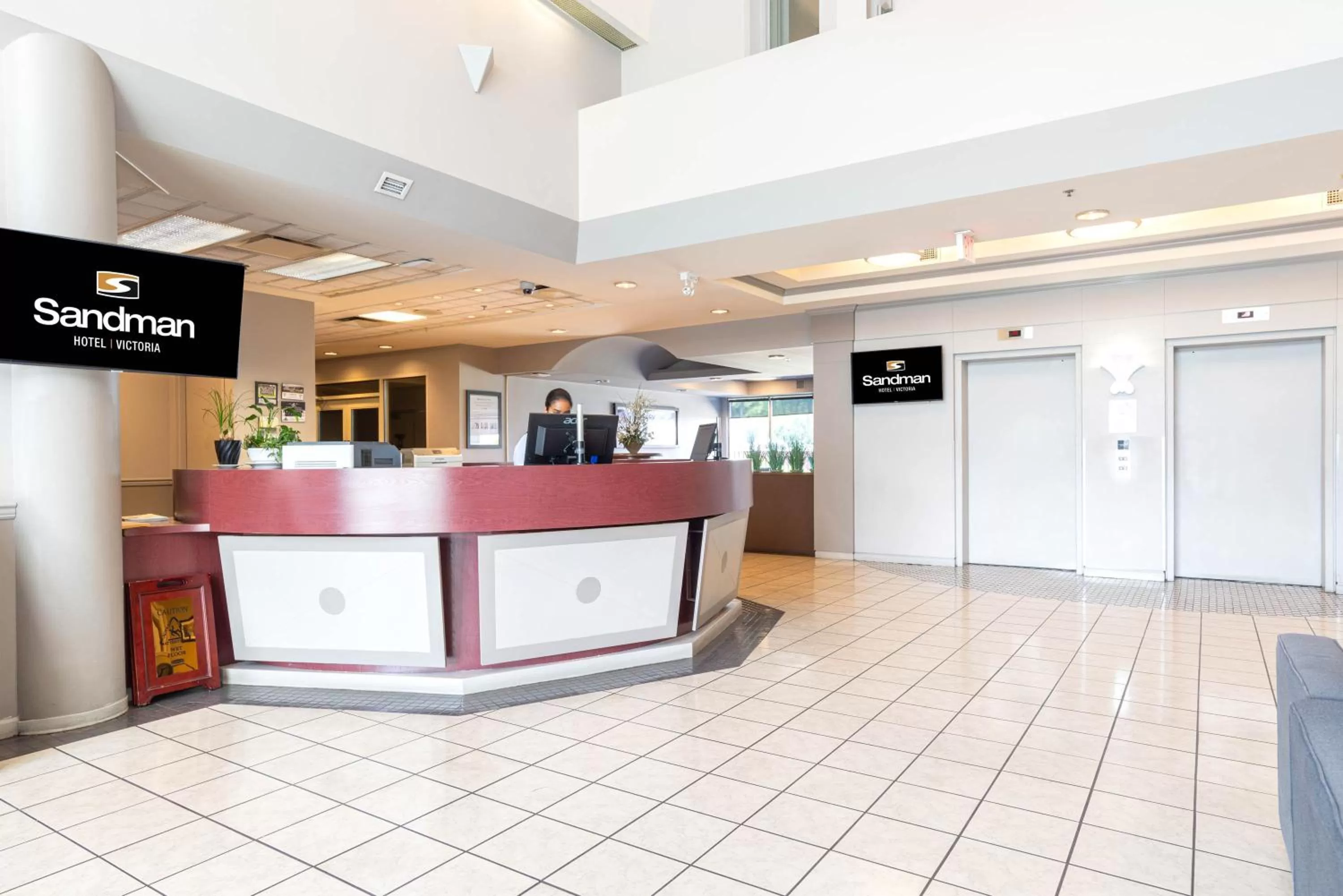 Facade/entrance in Sandman Hotel Victoria