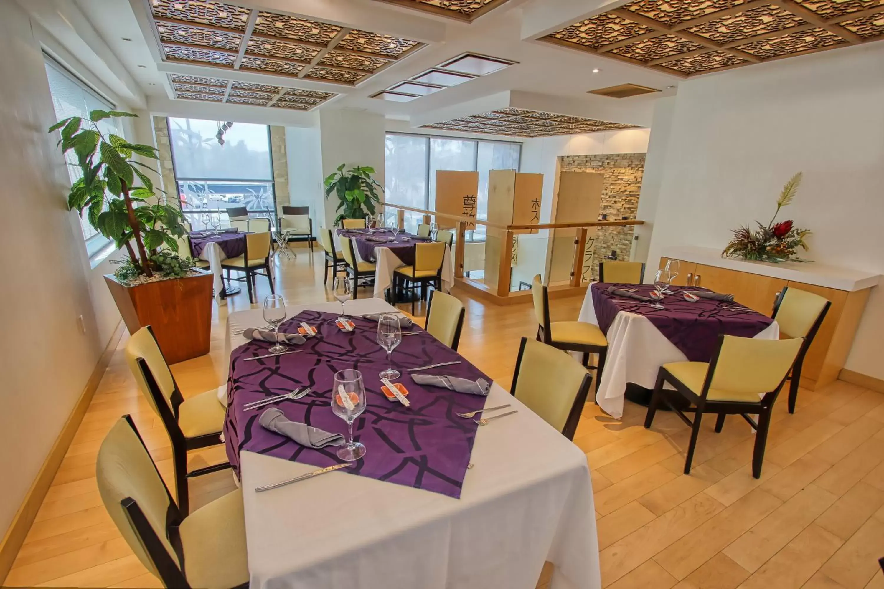Restaurant/Places to Eat in Holiday Inn & Suites Plaza Mayor, an IHG Hotel