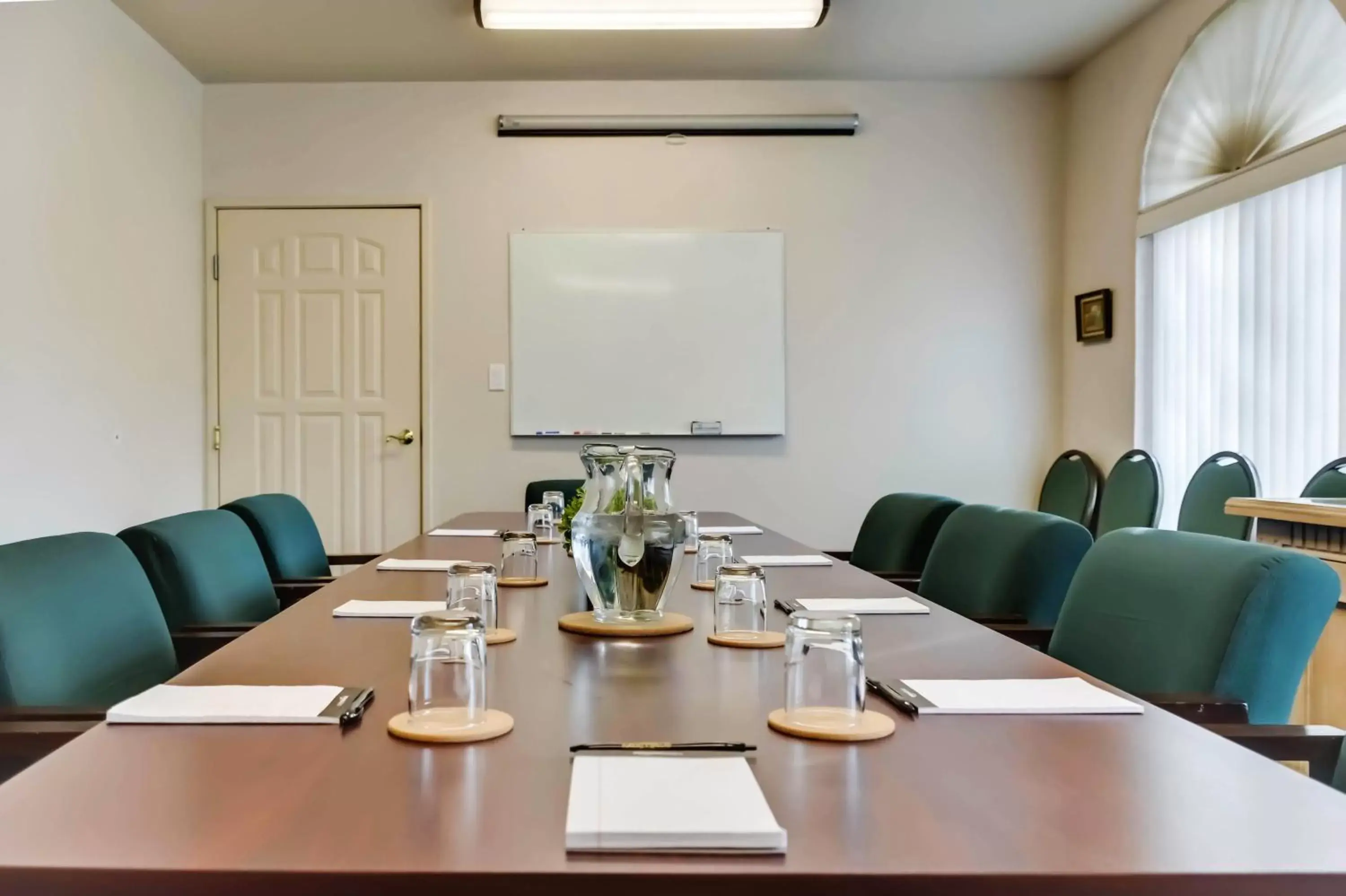 Business facilities in Forest Villas Hotel