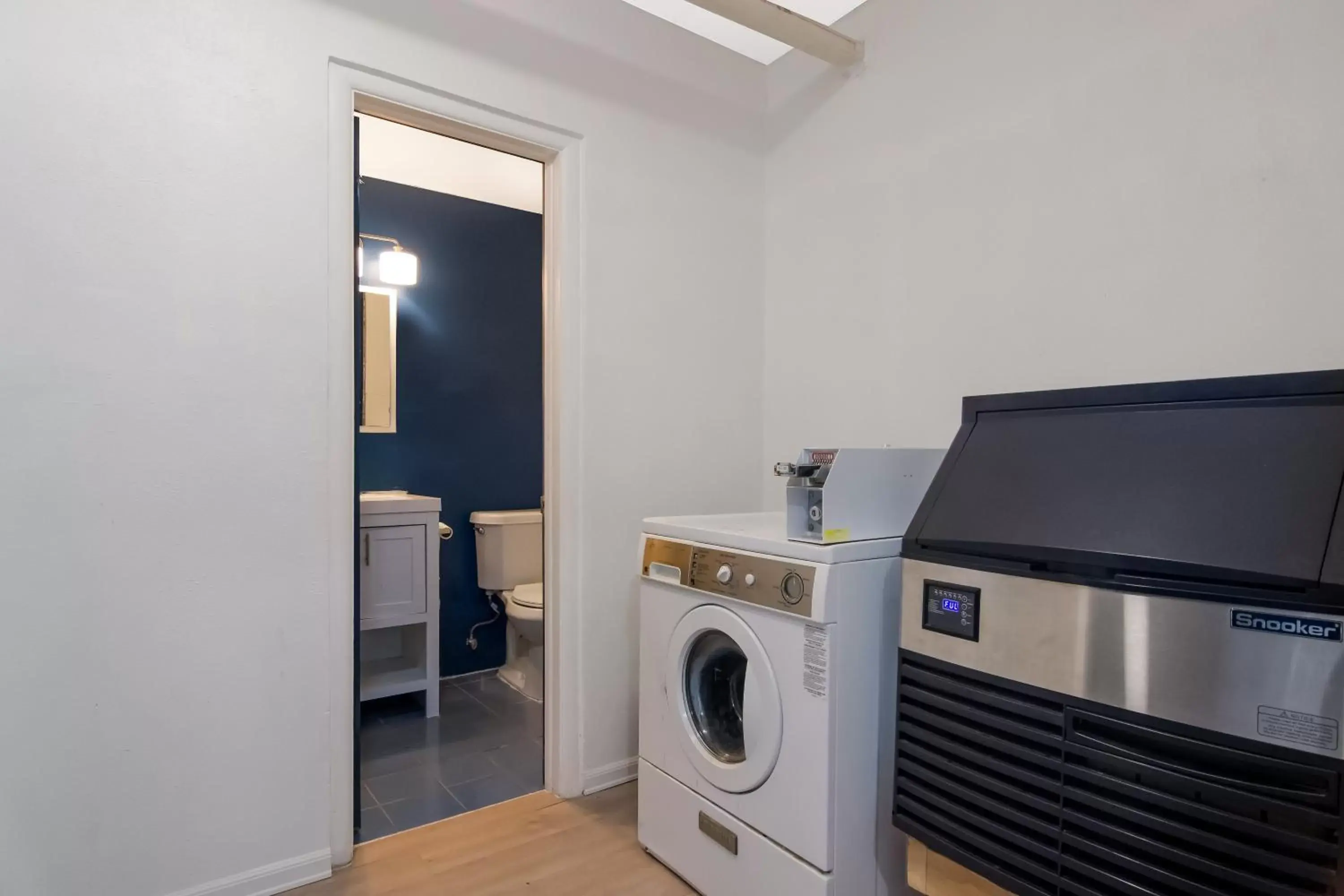 washing machine, Kitchen/Kitchenette in Rodeway Inn & Suites Sidney Historic Downtown I-80