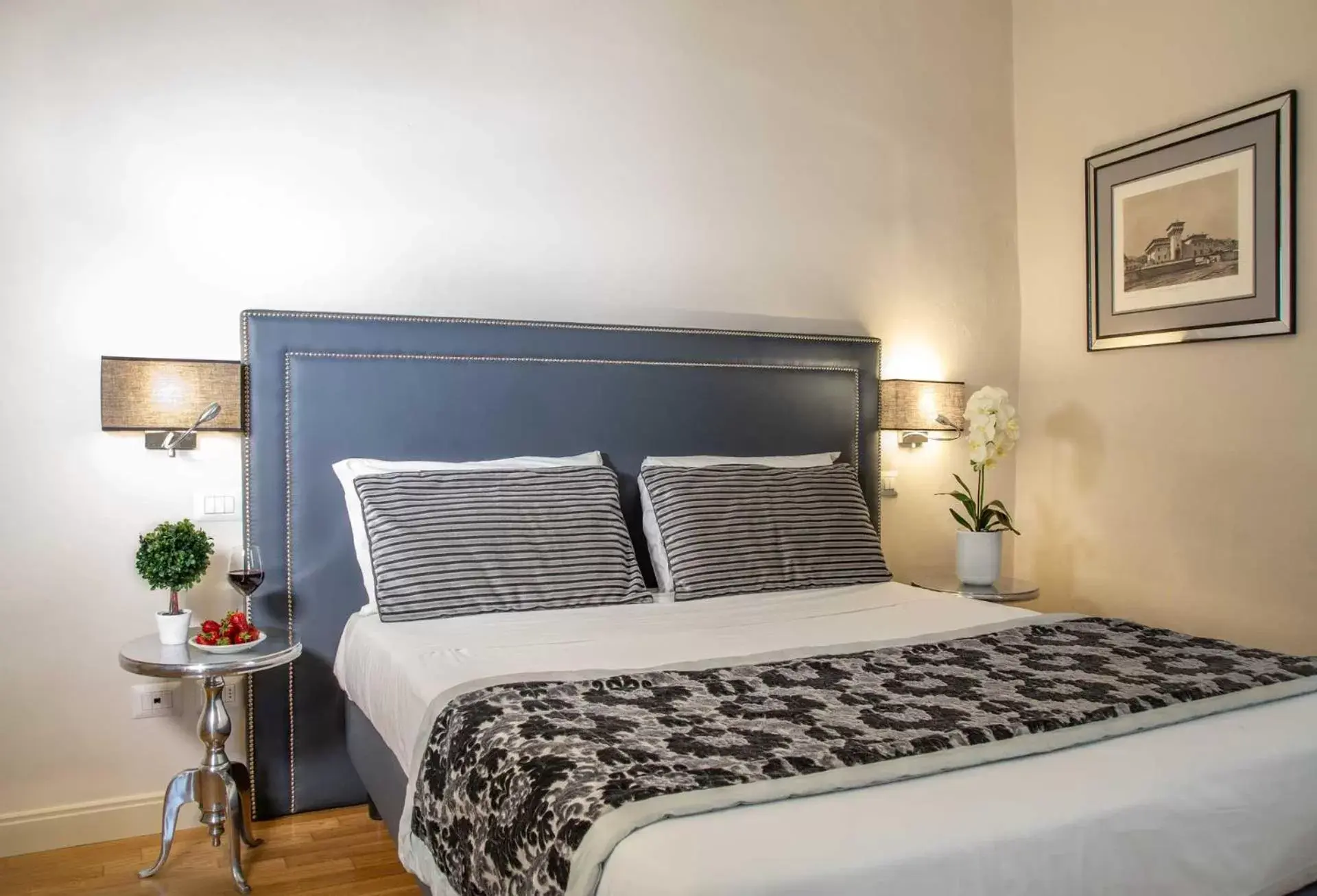 Large Double Room in Boutique Hotel del Corso