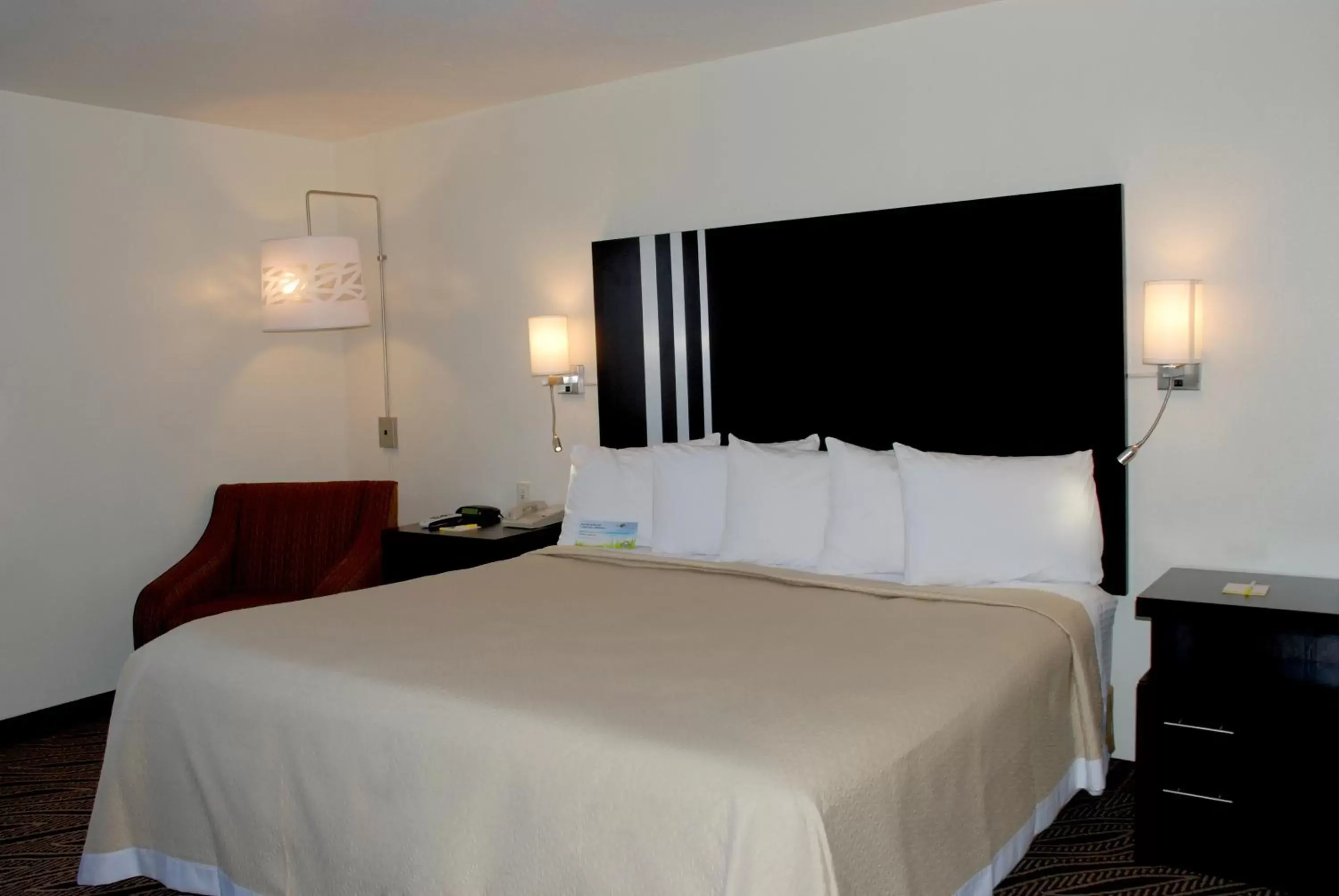 Bed in Days Inn by Wyndham Dyersburg Bed in Days Inn by Wyndham Dyersburg