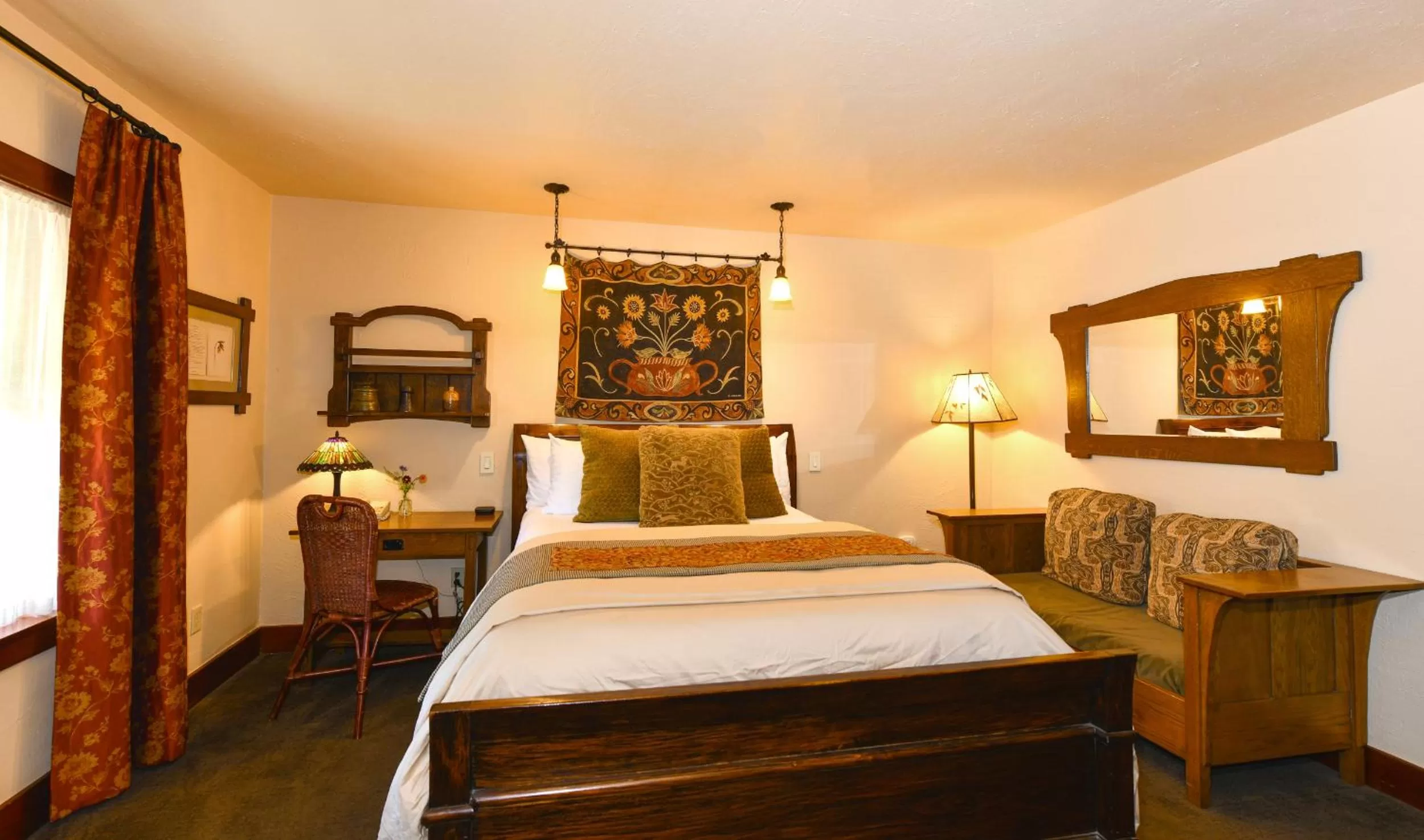 Bedroom, Bed in Blackbird Inn