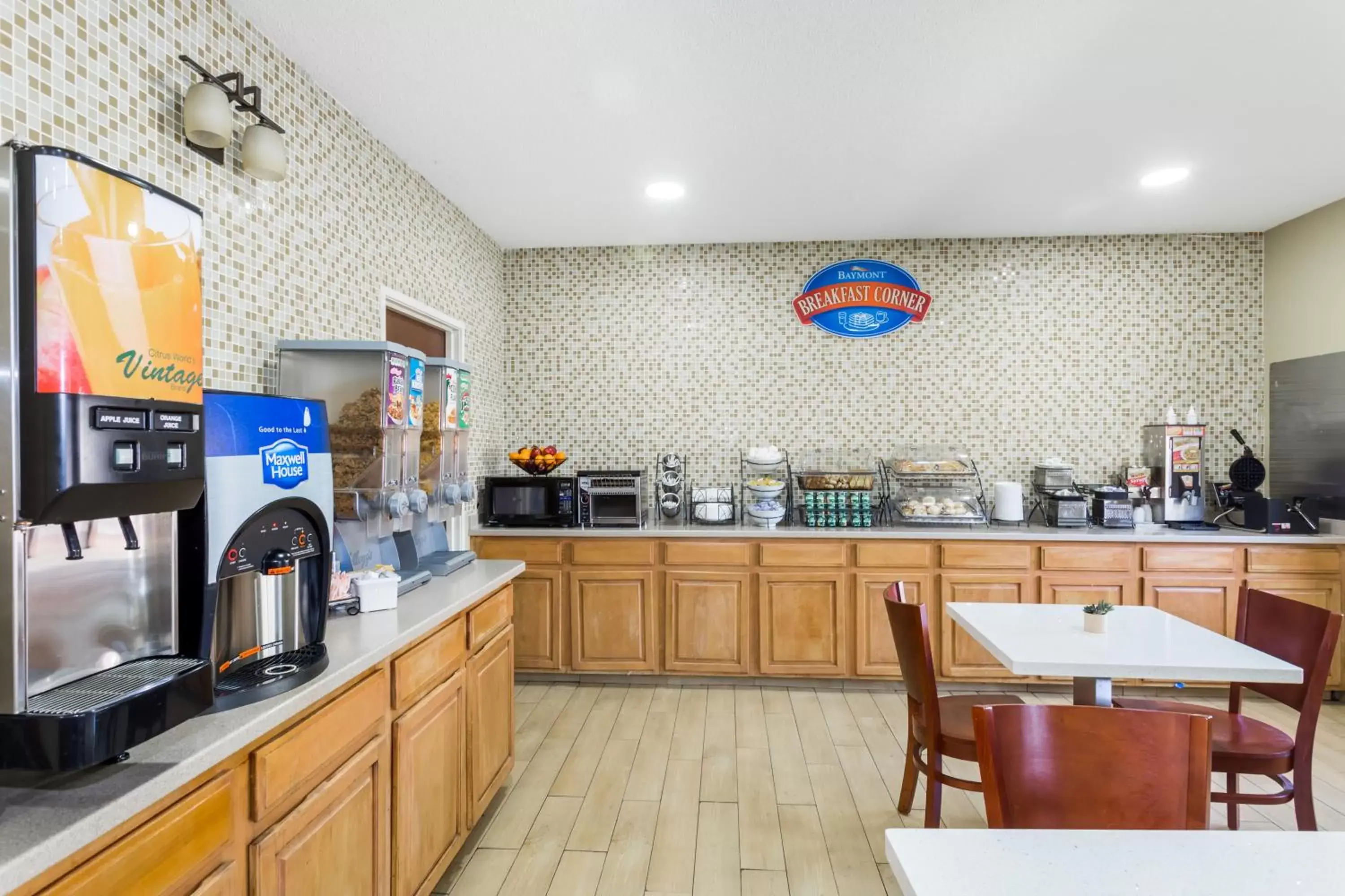 American breakfast, Restaurant/Places to Eat in Baymont by Wyndham Savannah/Garden City