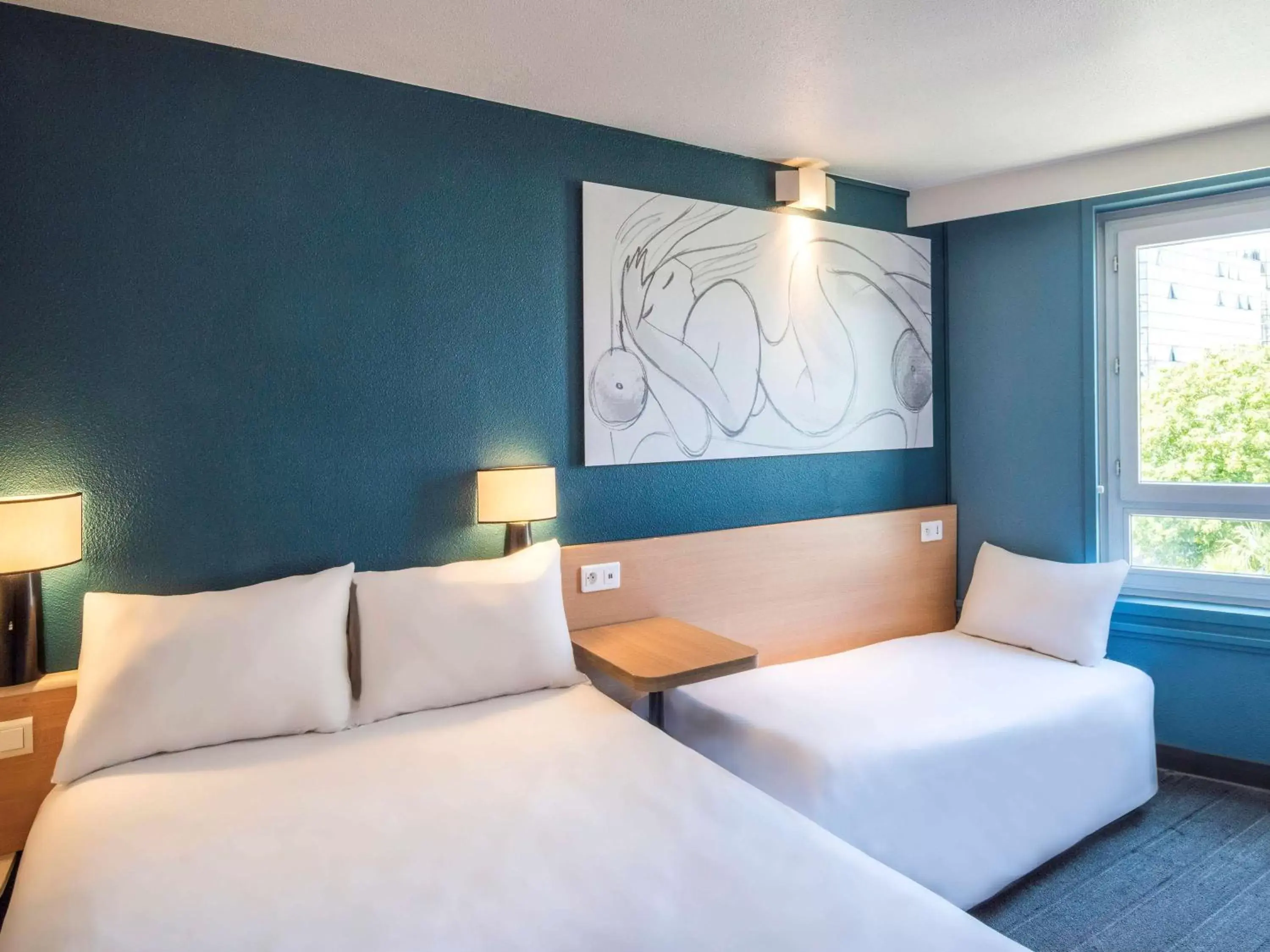 Photo of the whole room, Bed in ibis Tours Centre Gare