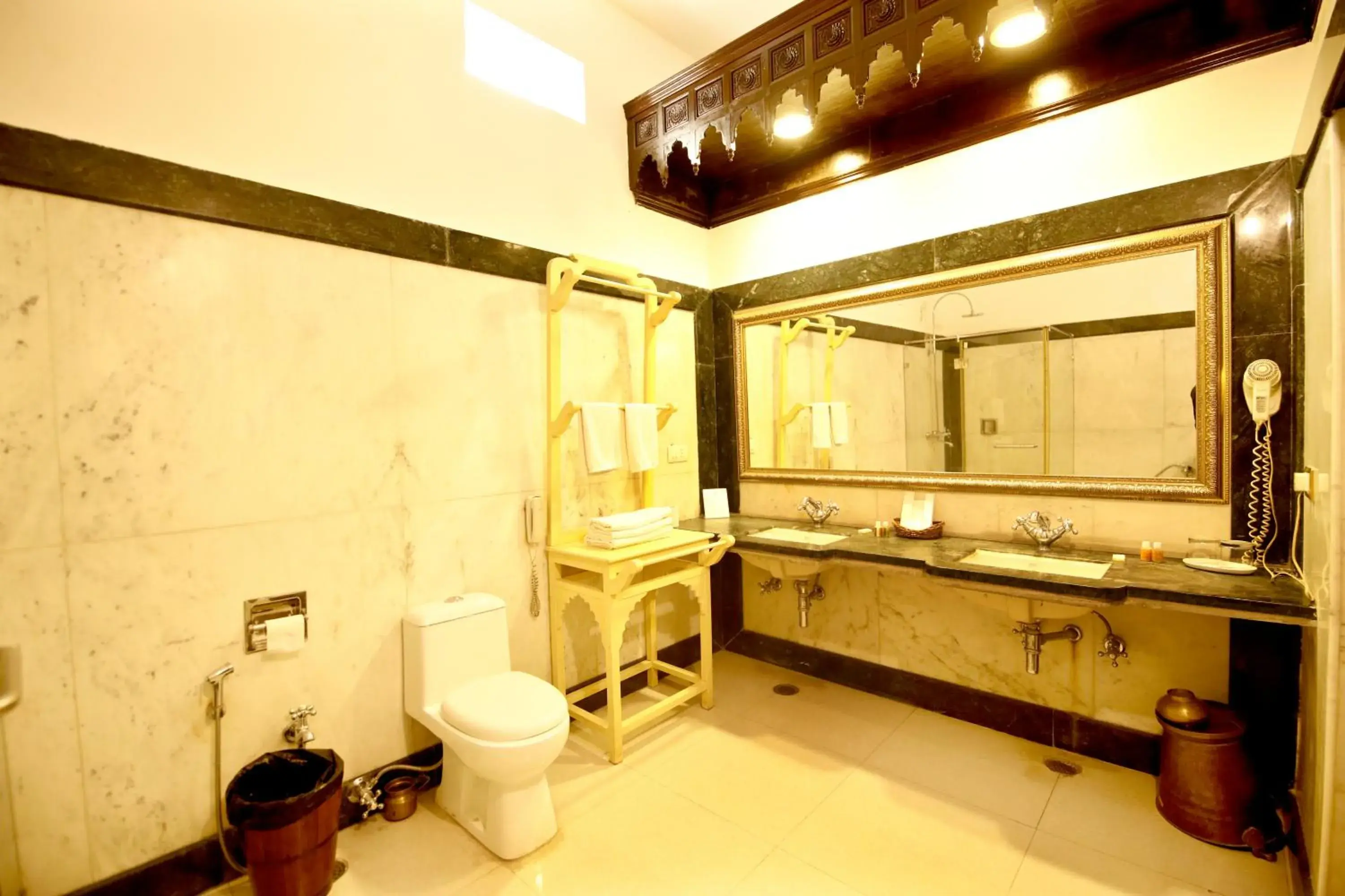 Bathroom in Hotel Narain Niwas Palace