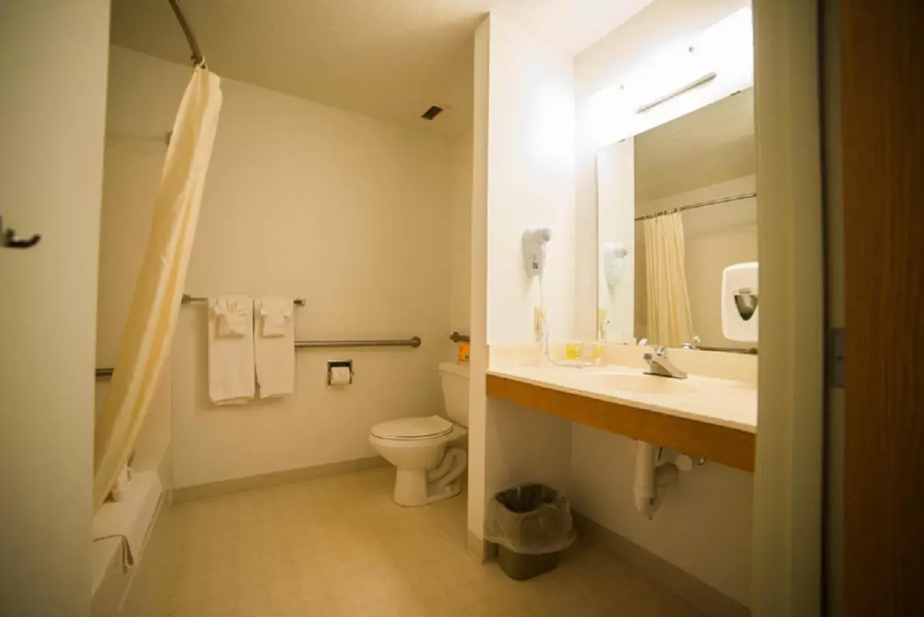 Bathroom in River Valley Inn & Suites