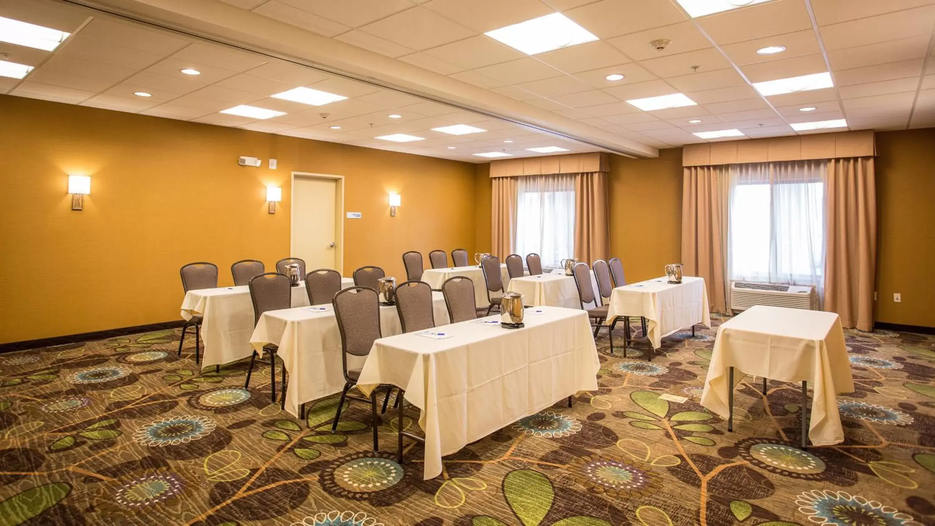 Meeting/conference room in Holiday Inn Express Pocatello, an IHG Hotel