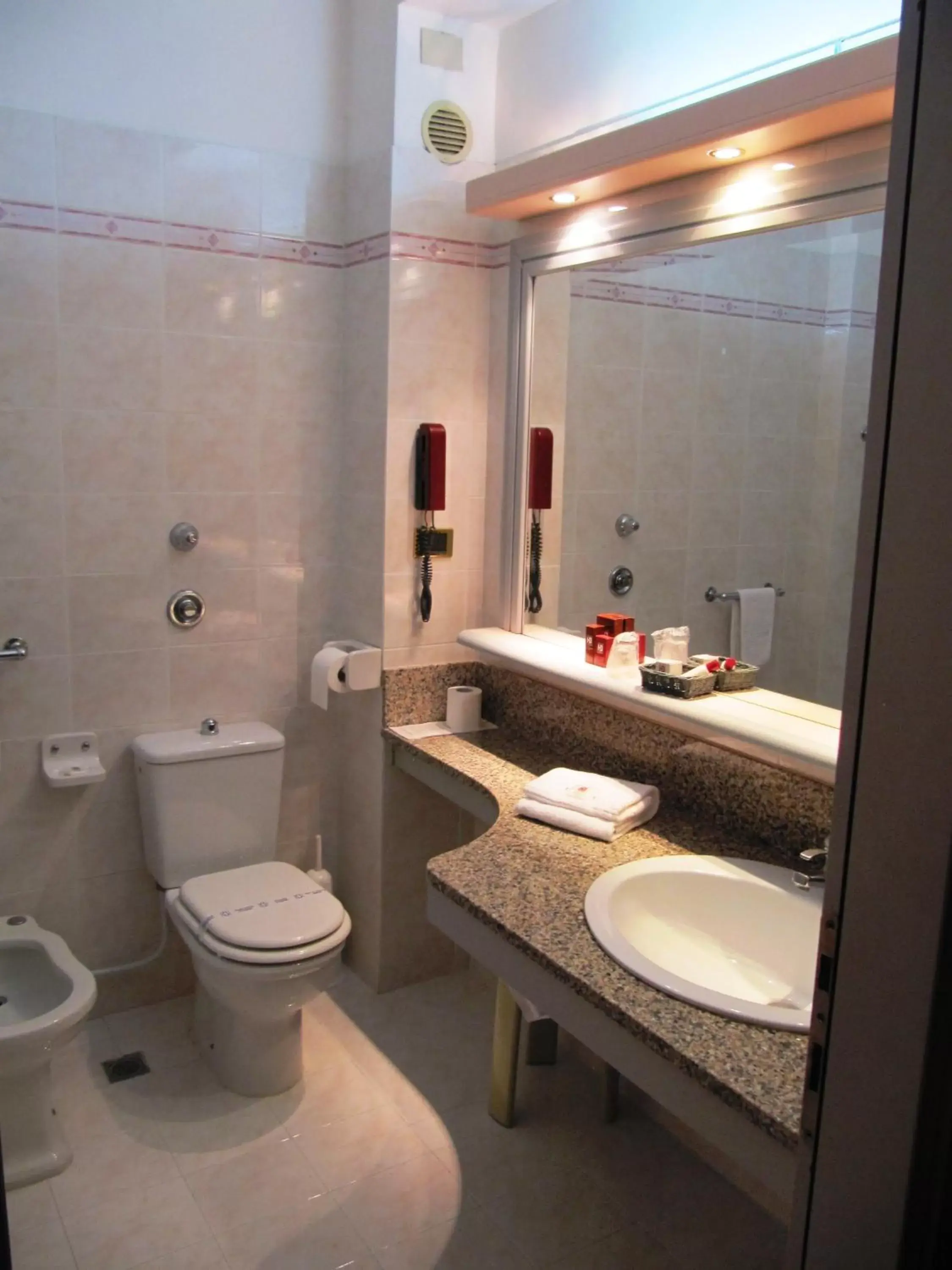 Bathroom in Hotel Grazia Deledda