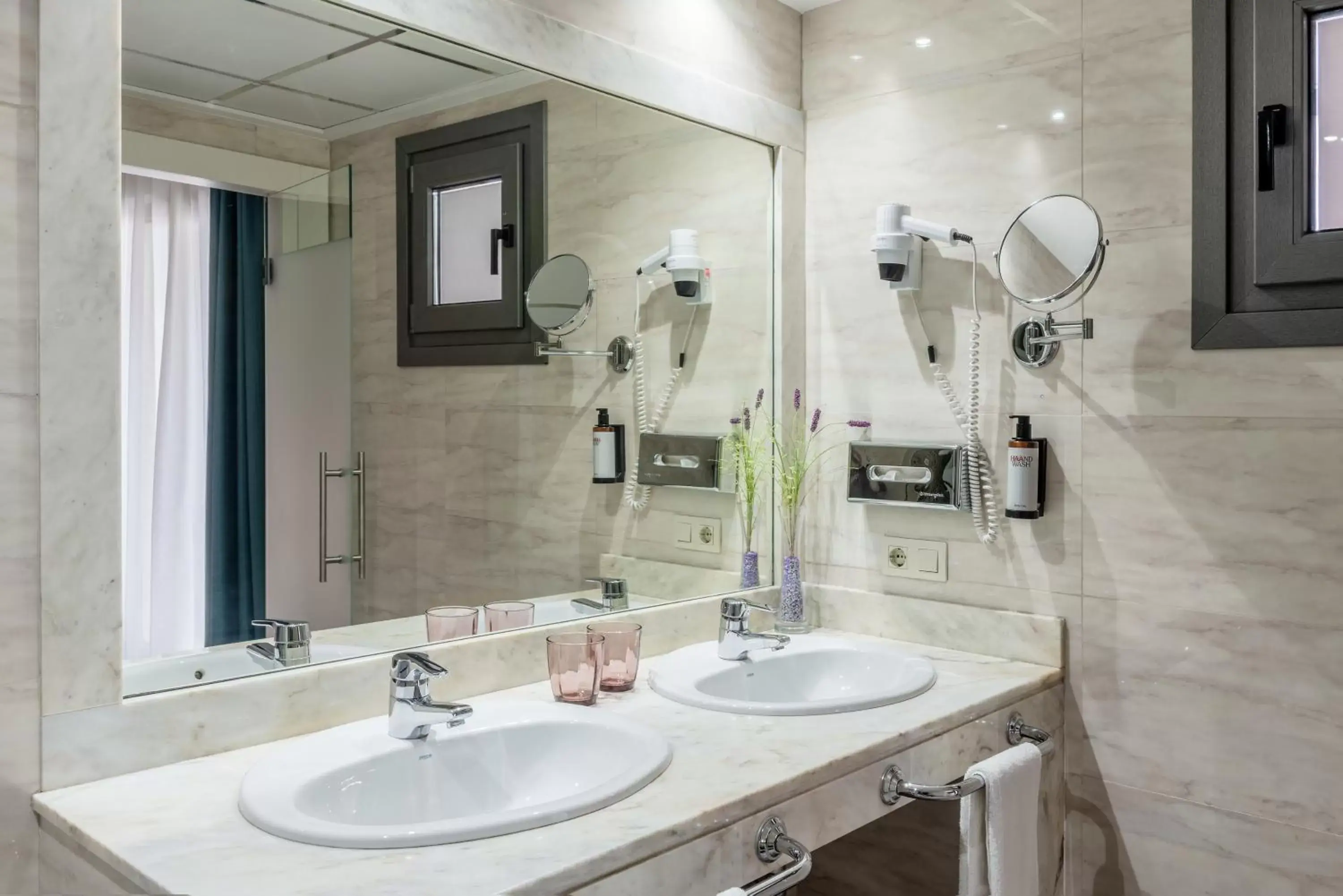 Shower, Bathroom in Hotel Elche Centro , affiliated by Melia