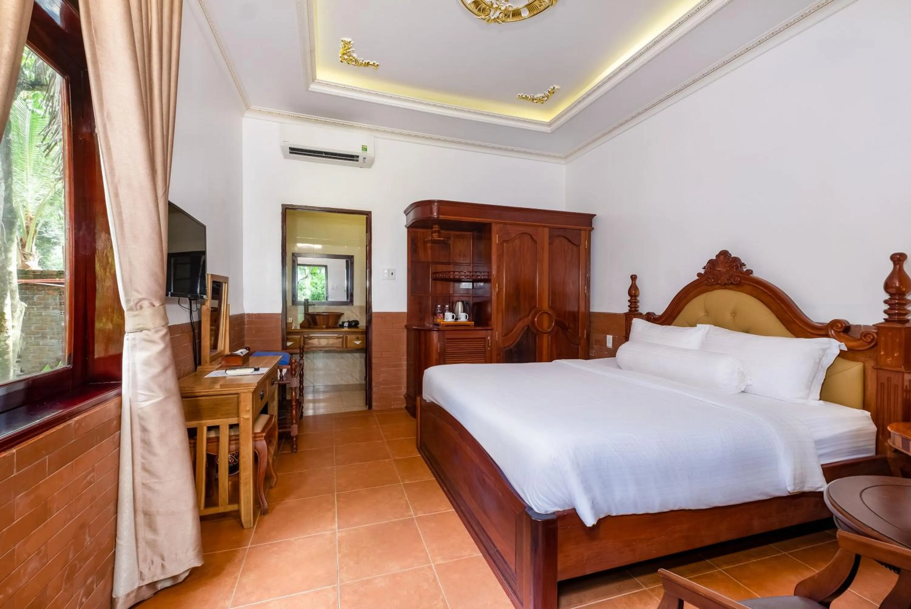 Photo of the whole room, Bed in Coco Palm Beach Resort