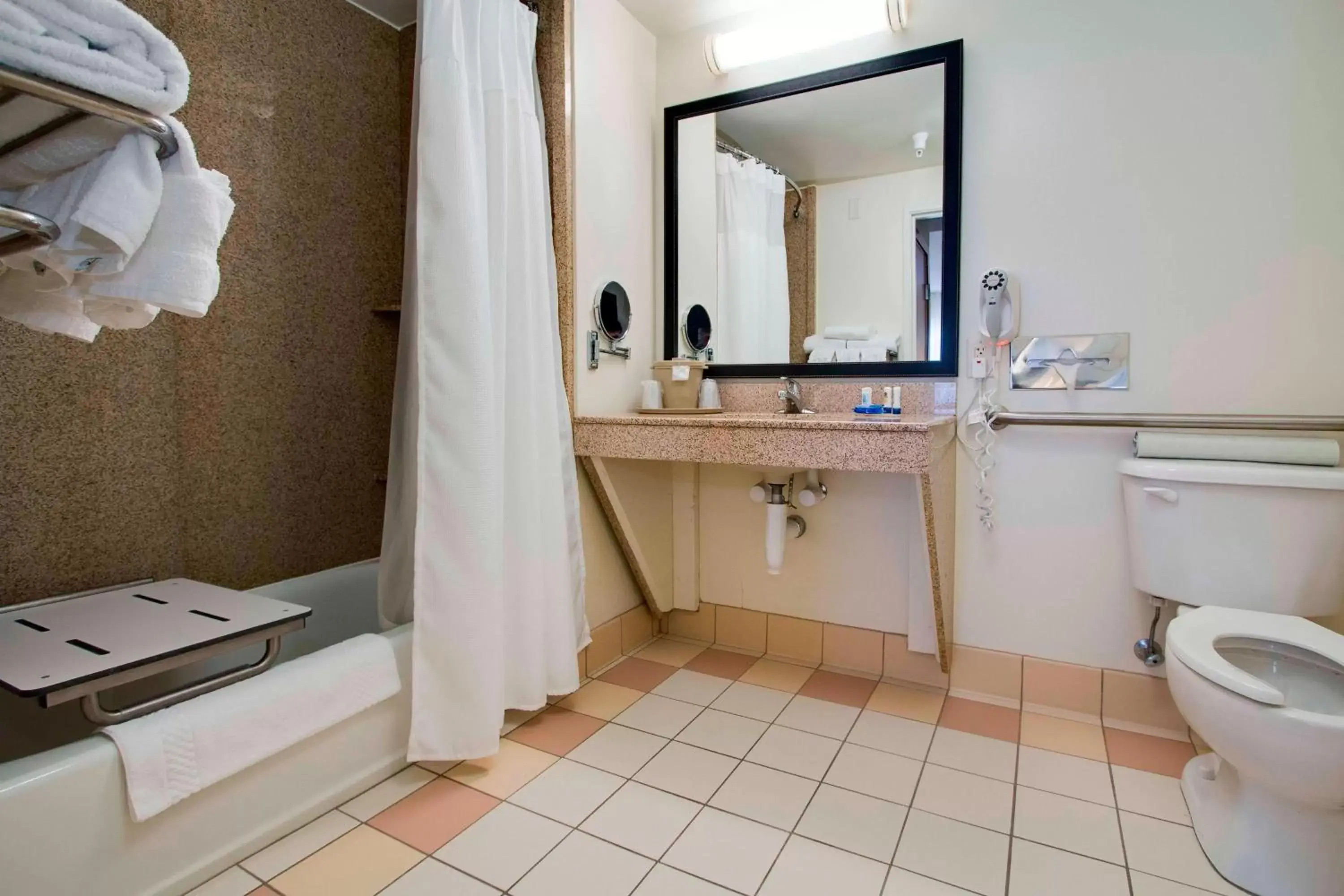 Bathroom in Fairfield Inn & Suites by Marriott Clermont