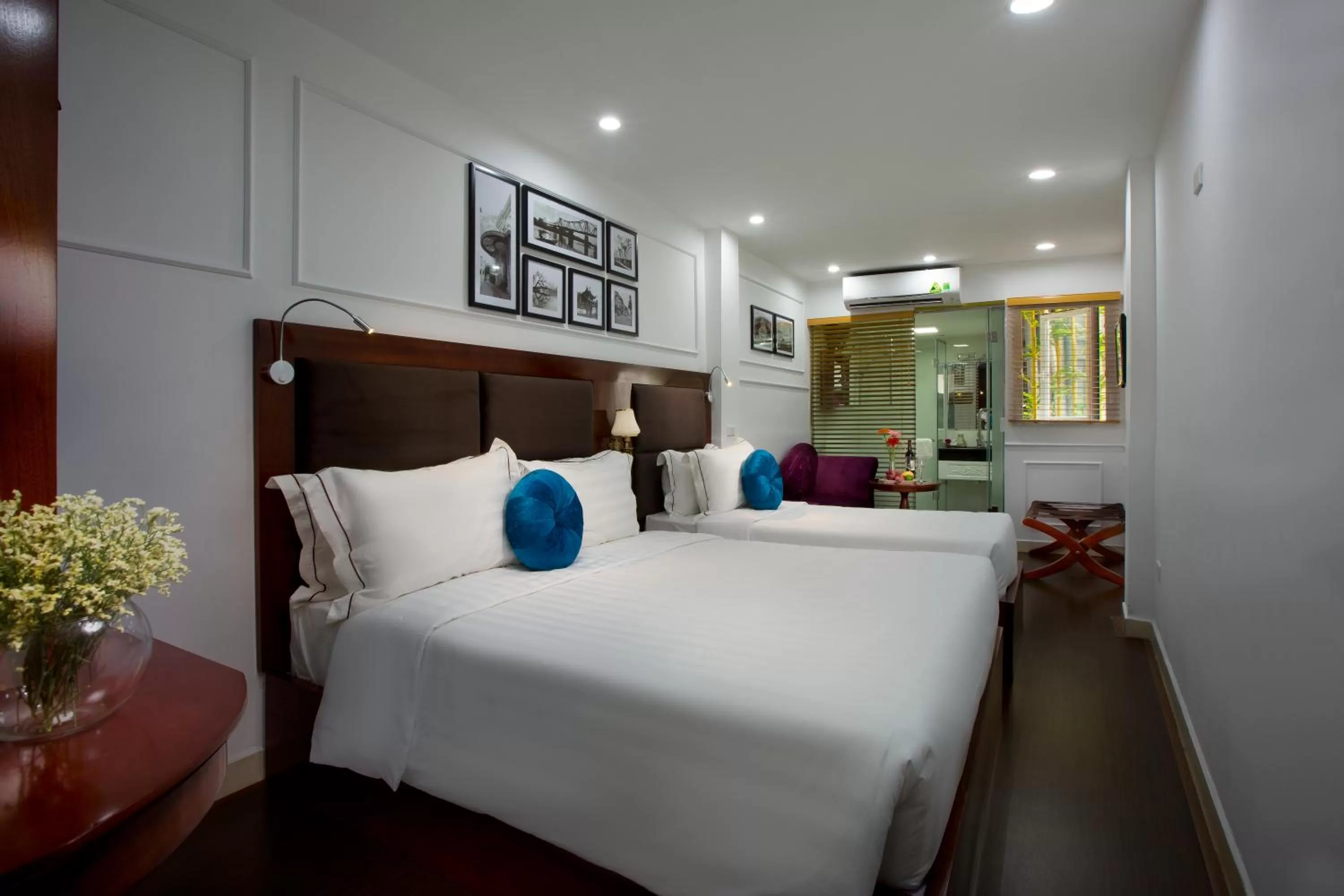 Garden, Bed in Antique Angel Hotel