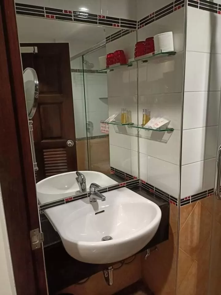 Bathroom in soi2inn