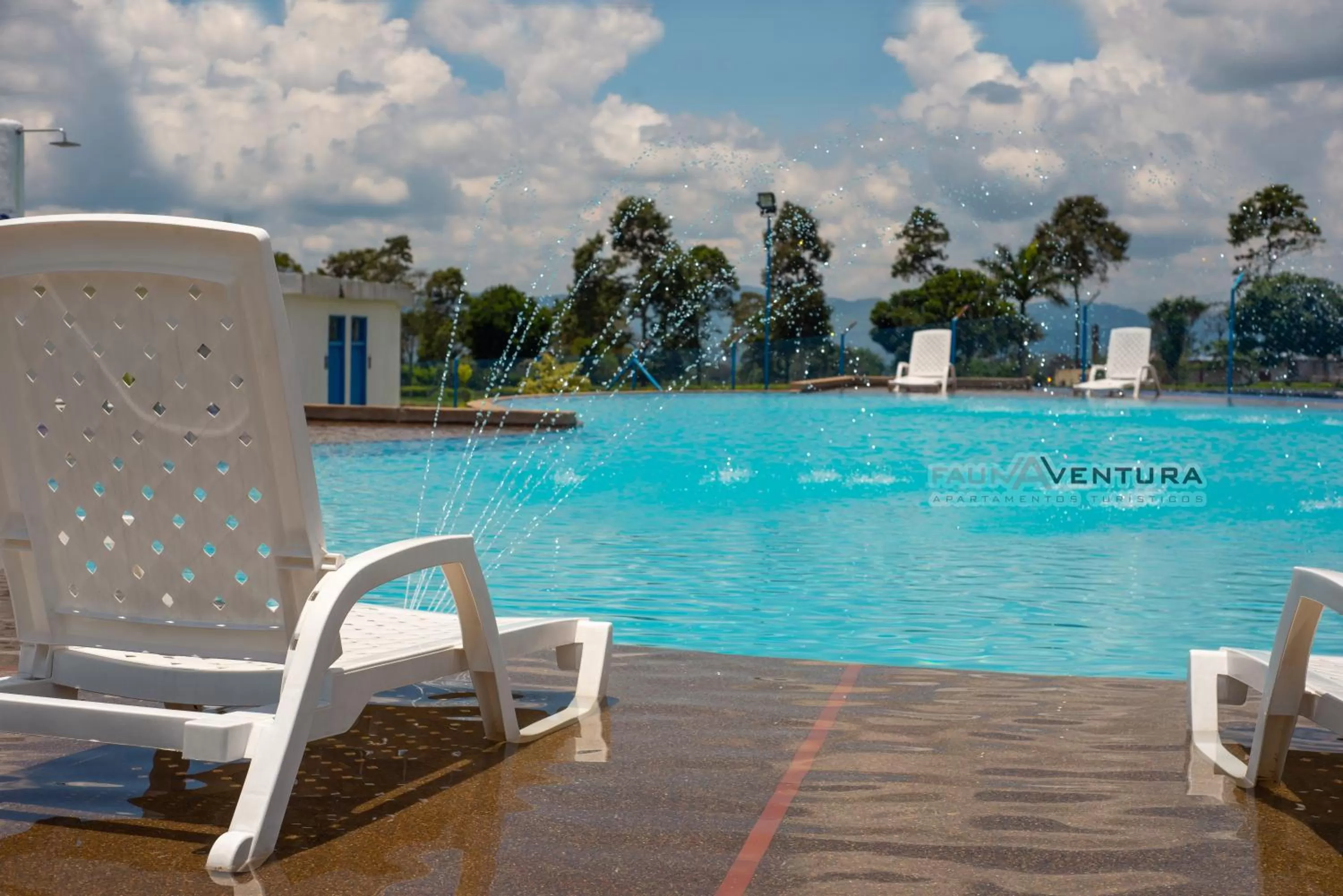 Swimming pool in Apartamento Primer Piso 2km del Parque del Café
