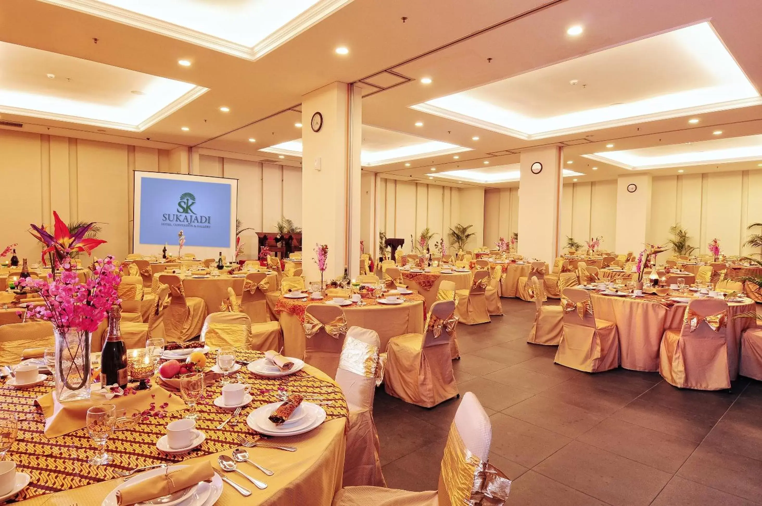 Restaurant/places to eat, Banquet Facilities in Sukajadi Hotel, Convention and Gallery