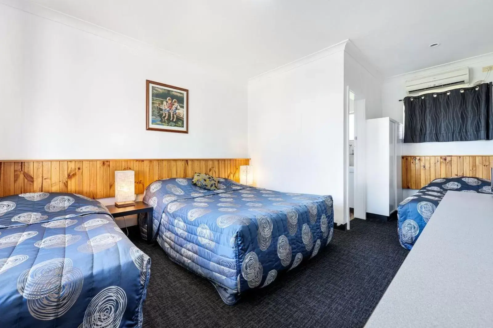 Bed in Tamworth Budget Motel