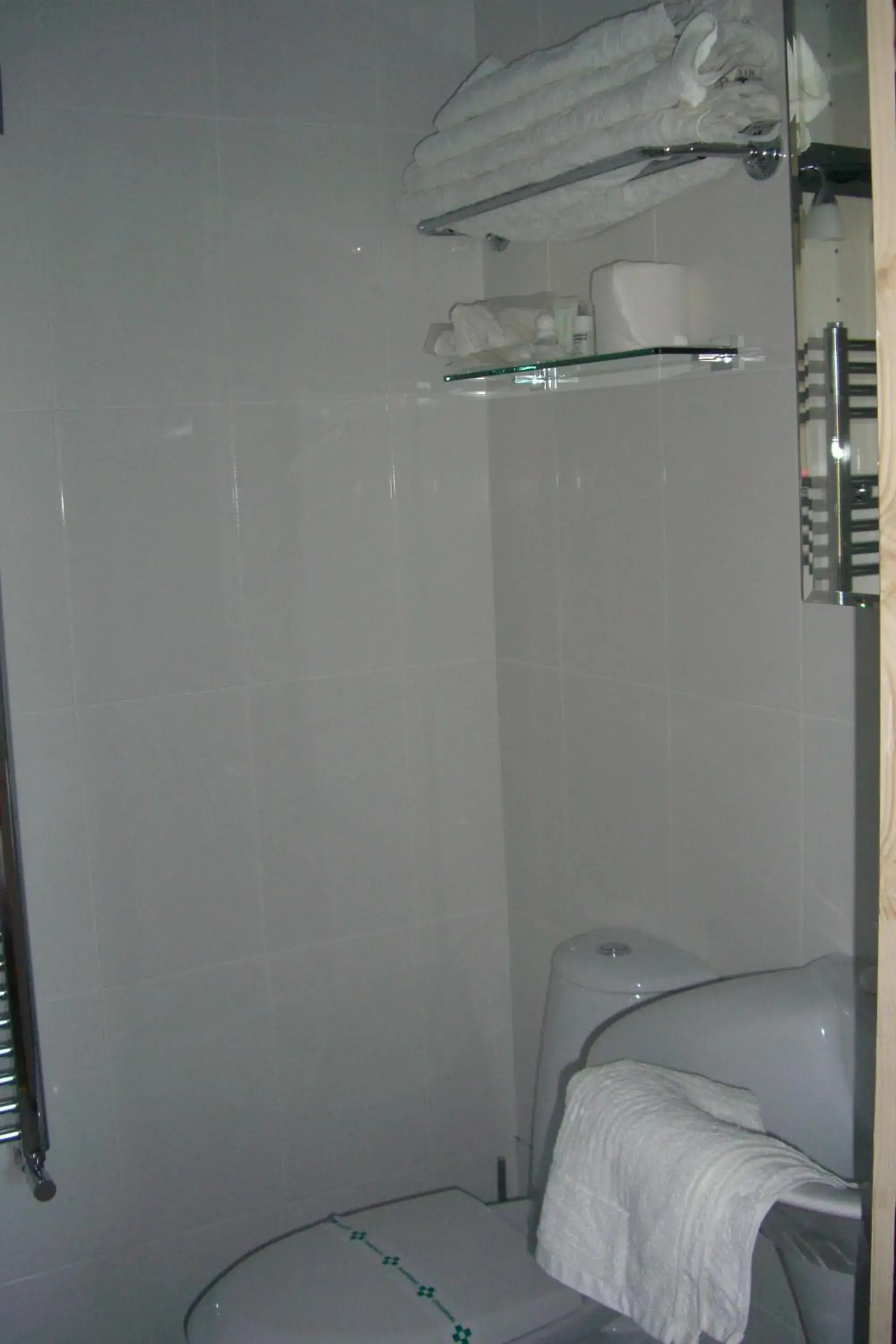 Bathroom in Ash Farm Country House