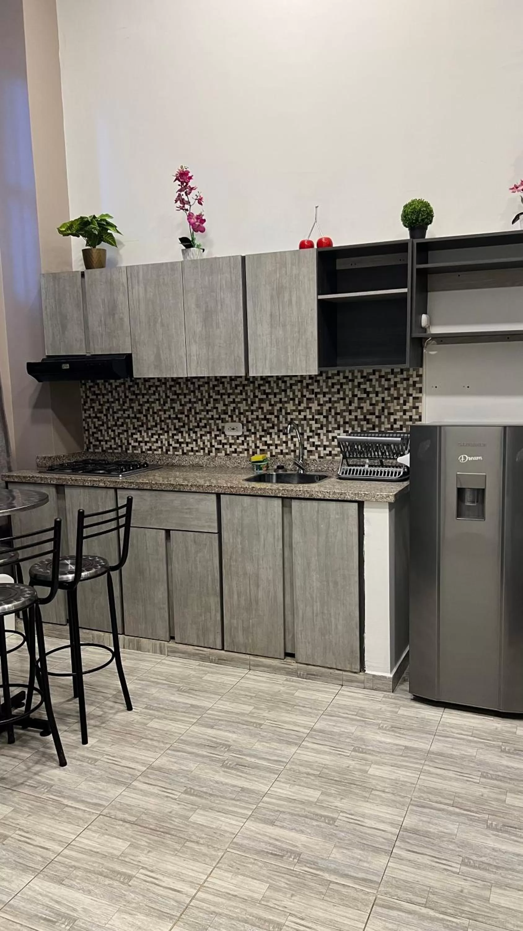 Kitchen or kitchenette in Bahia 79 Apartasuites Cerca al Centro