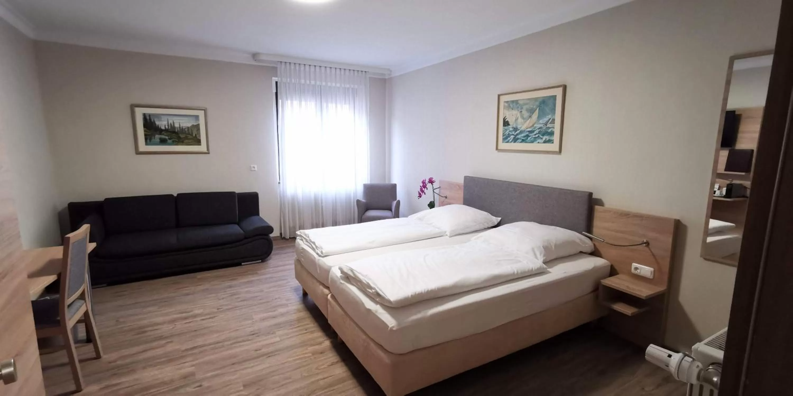 Photo of the whole room, Bed in Zum Winzermännle