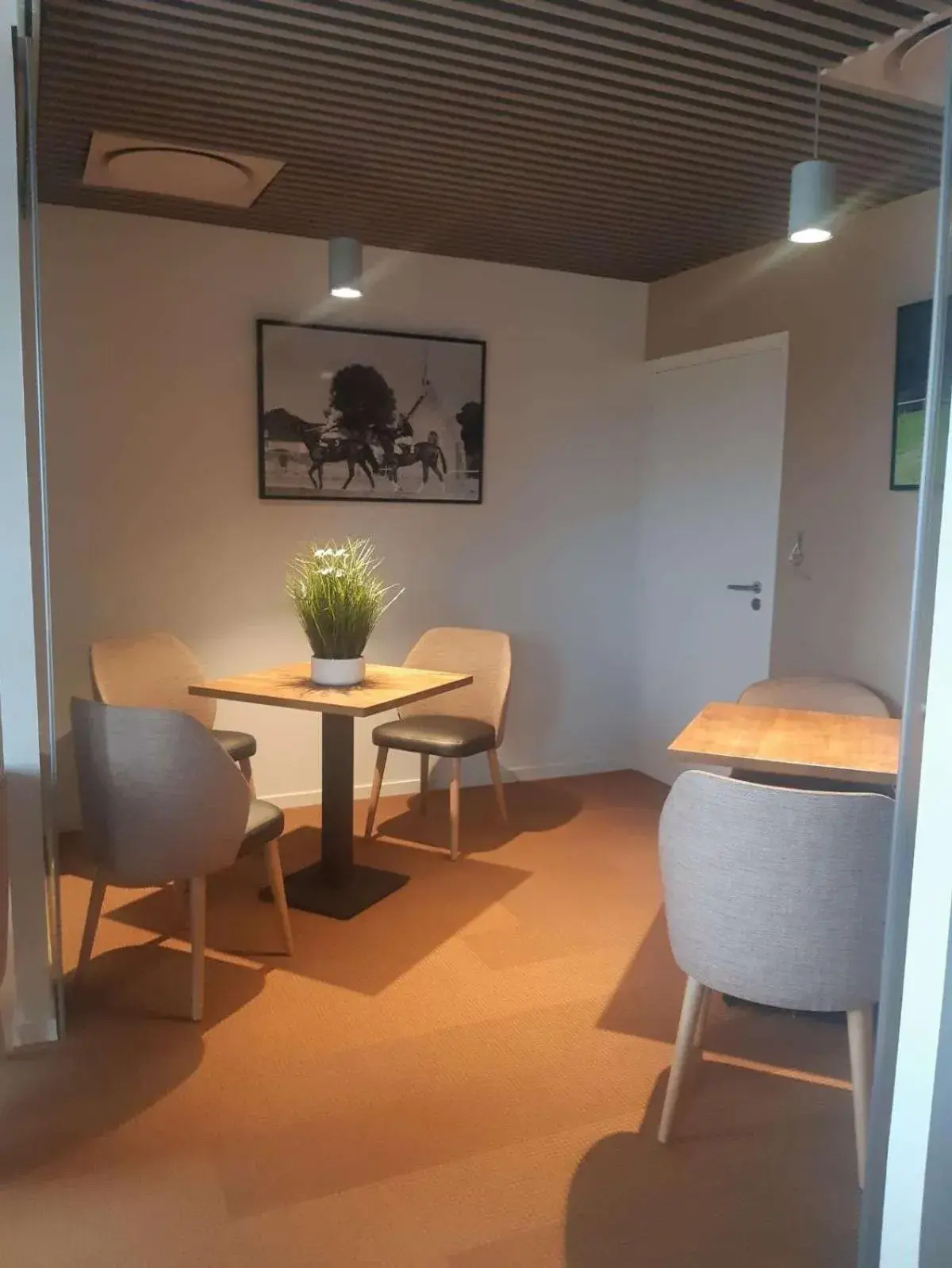 Lobby or reception, Seating Area in Brit Hotel Ploermel - Hotel de l'Hippodrome