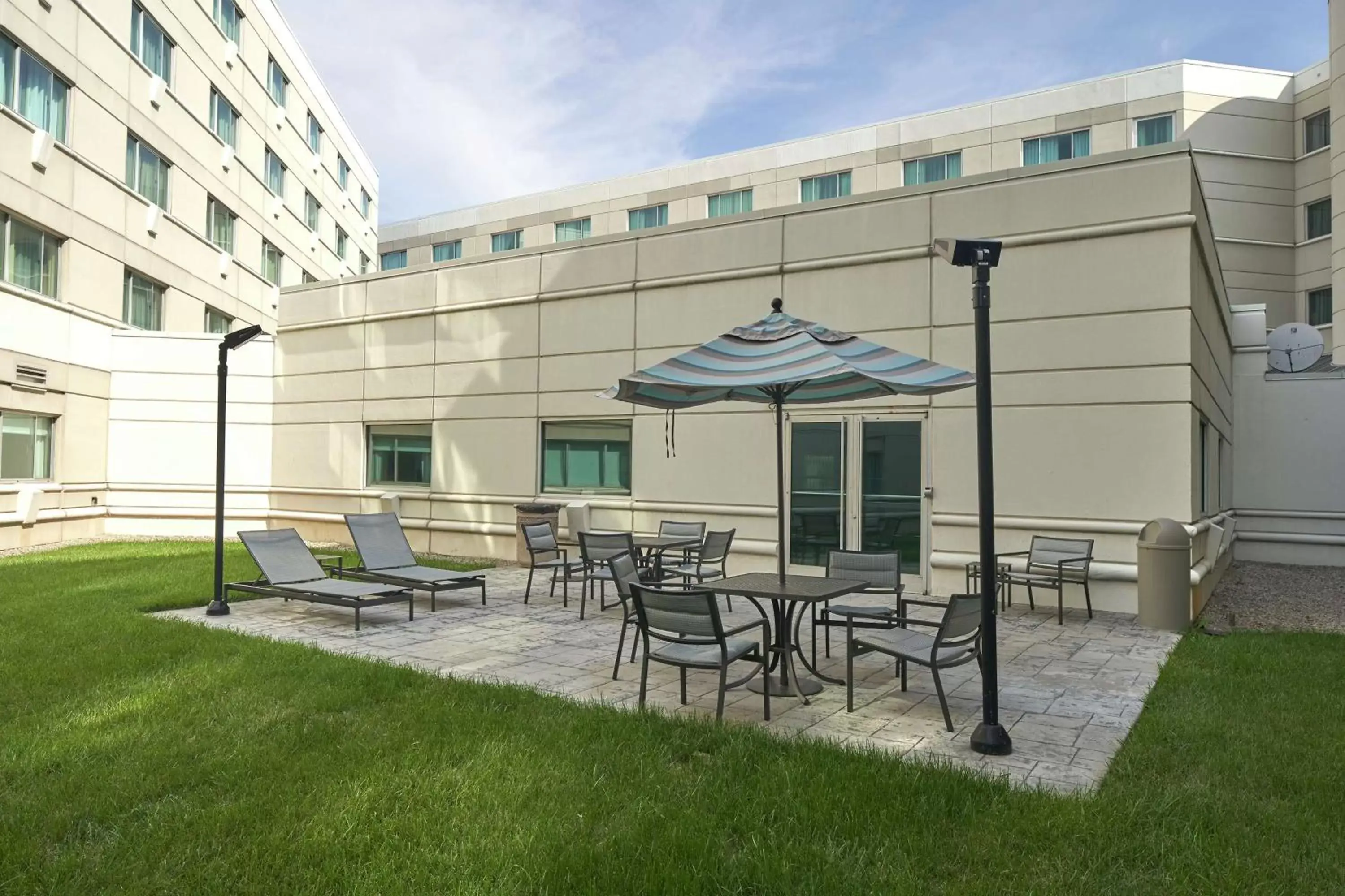 Lobby or reception, Property Building in Hilton Cincinnati Airport