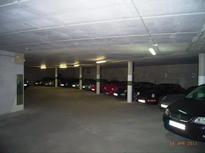 Parking in Hotel Azalea