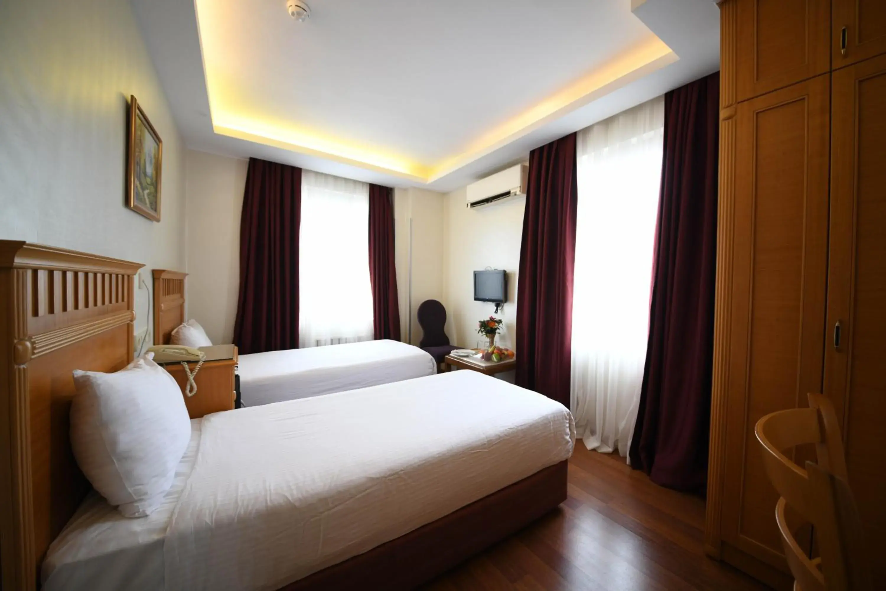Photo of the whole room in Express Star Hotel Taksim