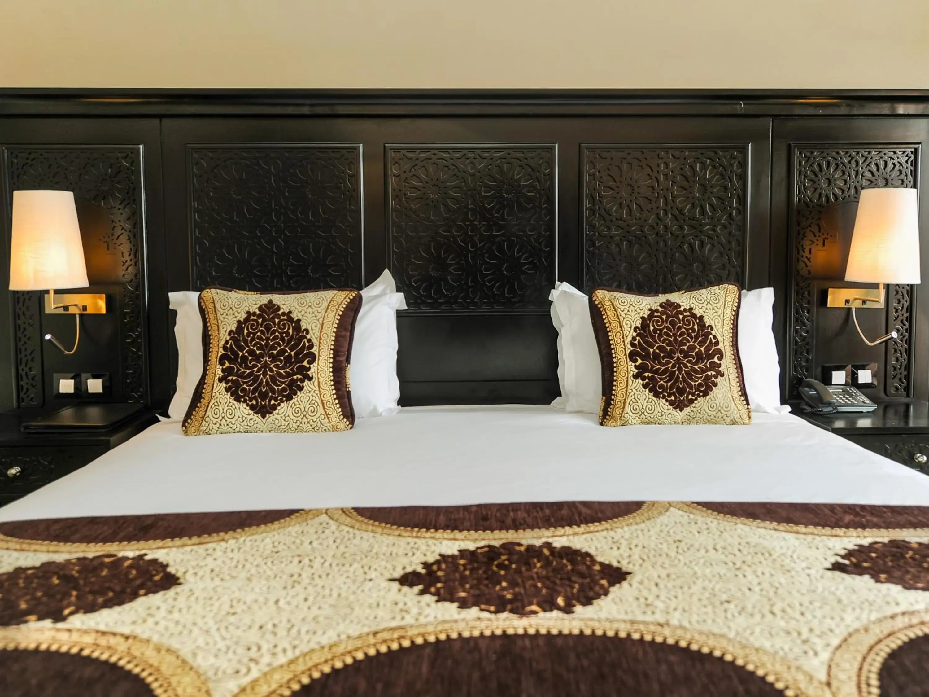 Bed in Hotel Riad Ennakhil & SPA