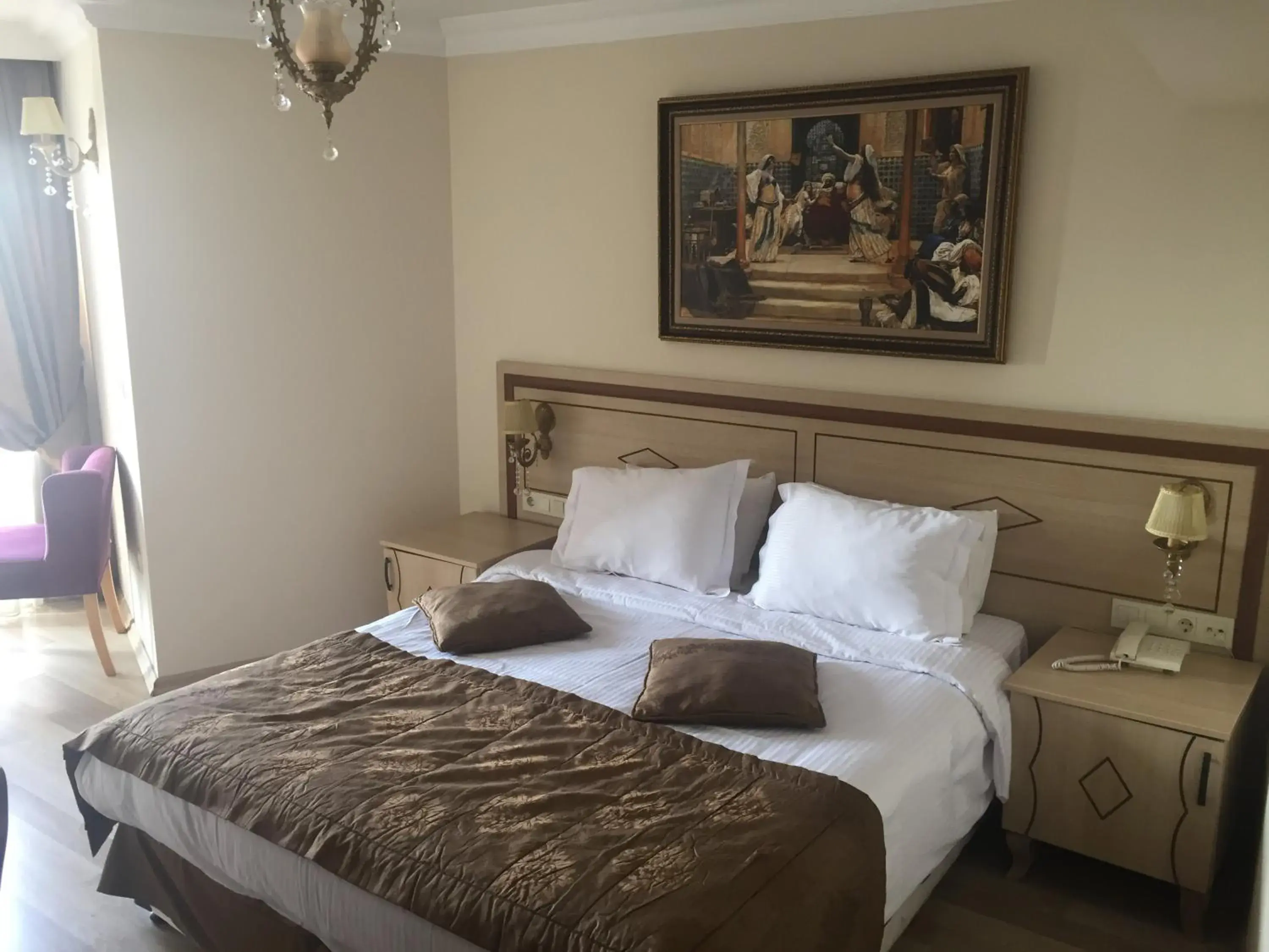 Photo of the whole room, Bed in Sultan Palace Hotel