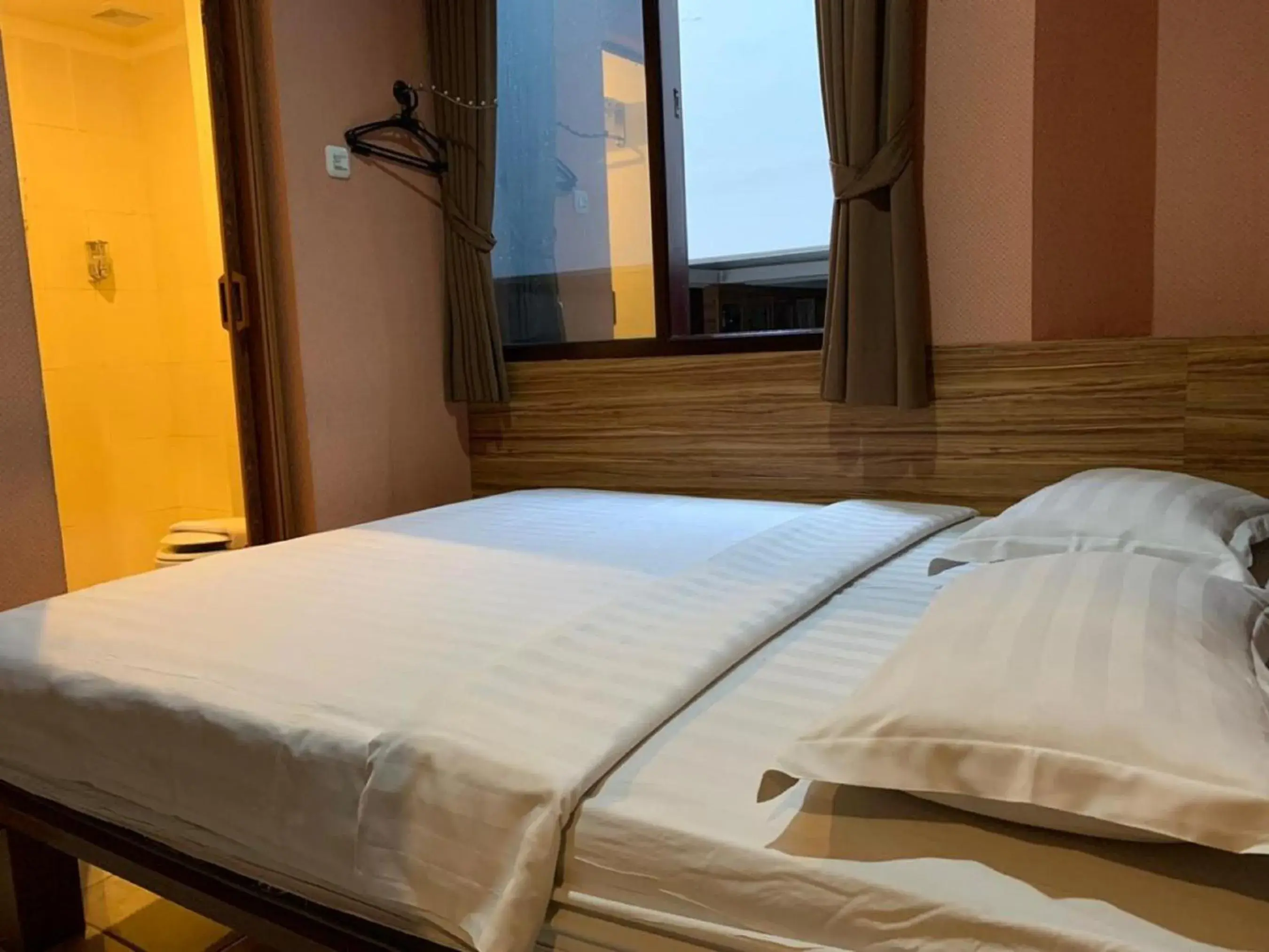 Bedroom, Bed in Hotel Rumah Shinta