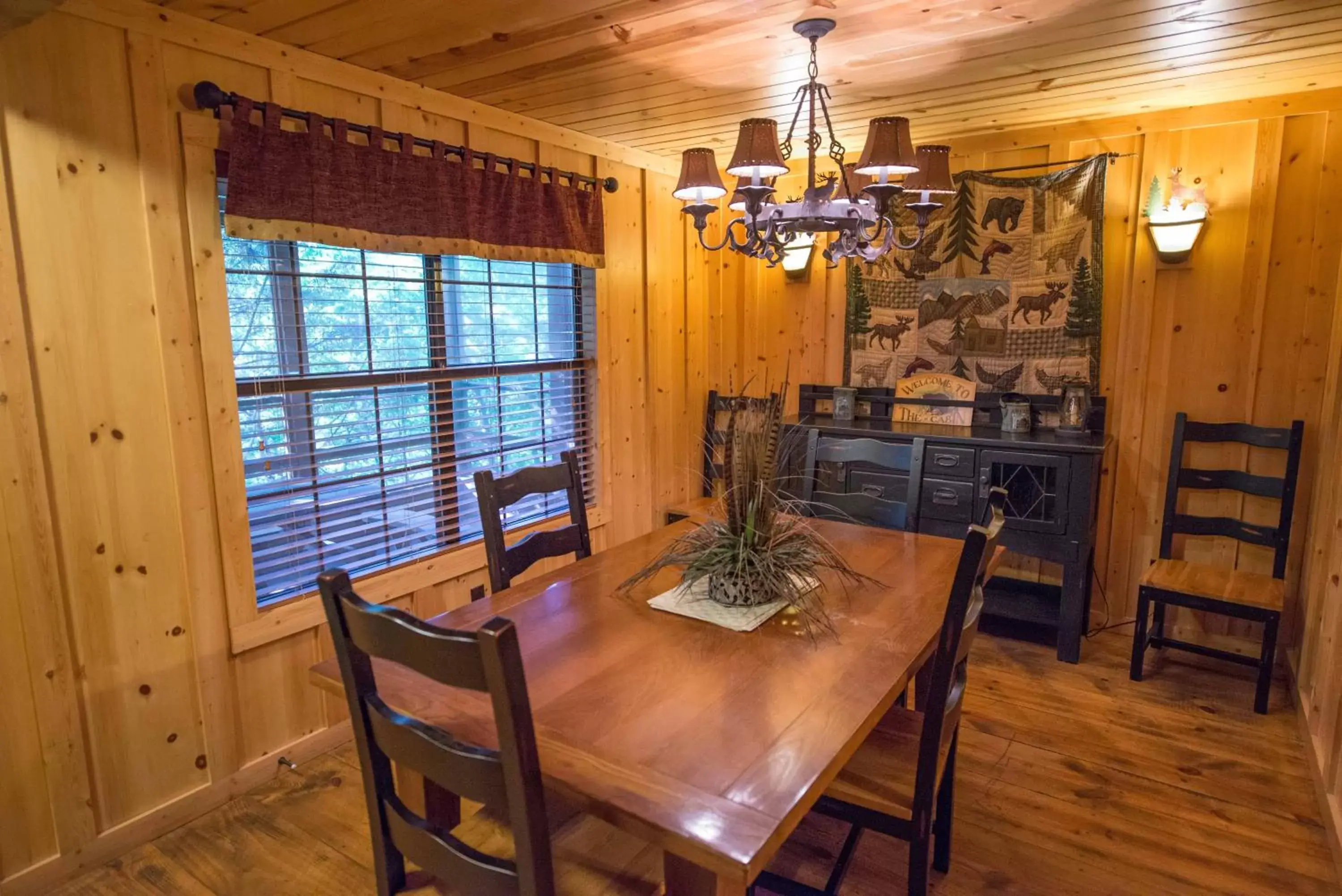 Dining area, Restaurant/Places to Eat in Cabins at Green Mountain, Trademark Collection by Wyndham