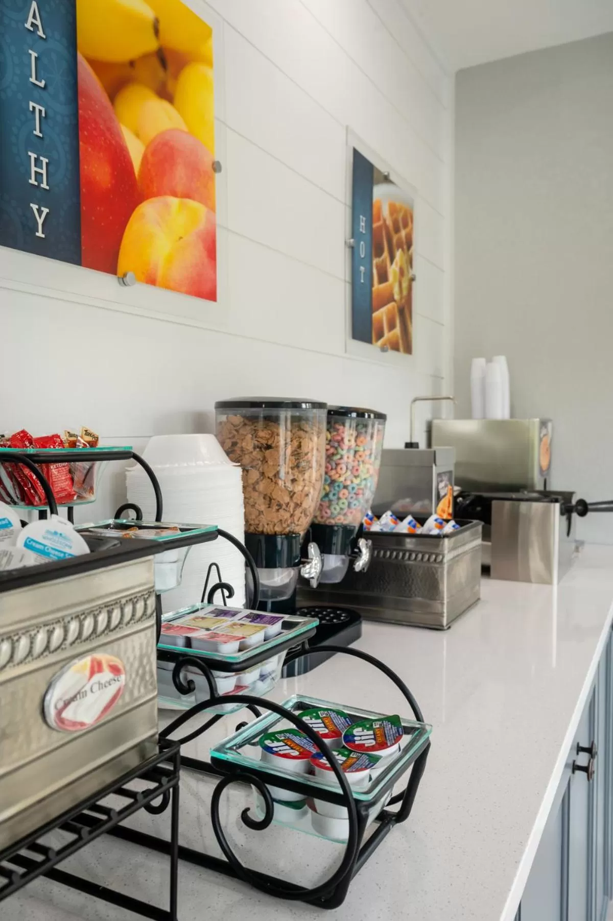 Breakfast in Twin Mountain Inn & Suites