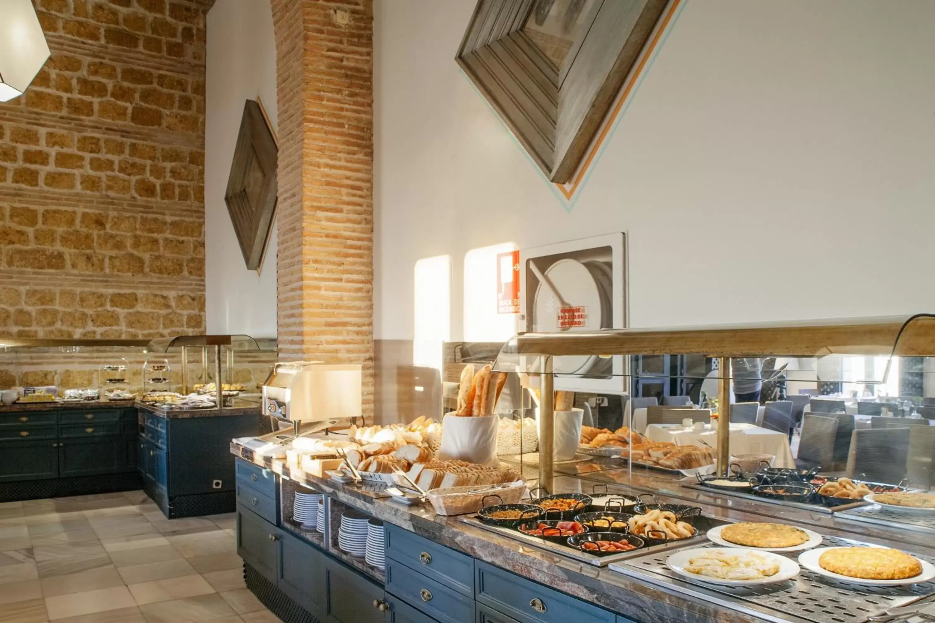 Food and drinks in Parador de Carmona Food and drinks in Parador de Carmona