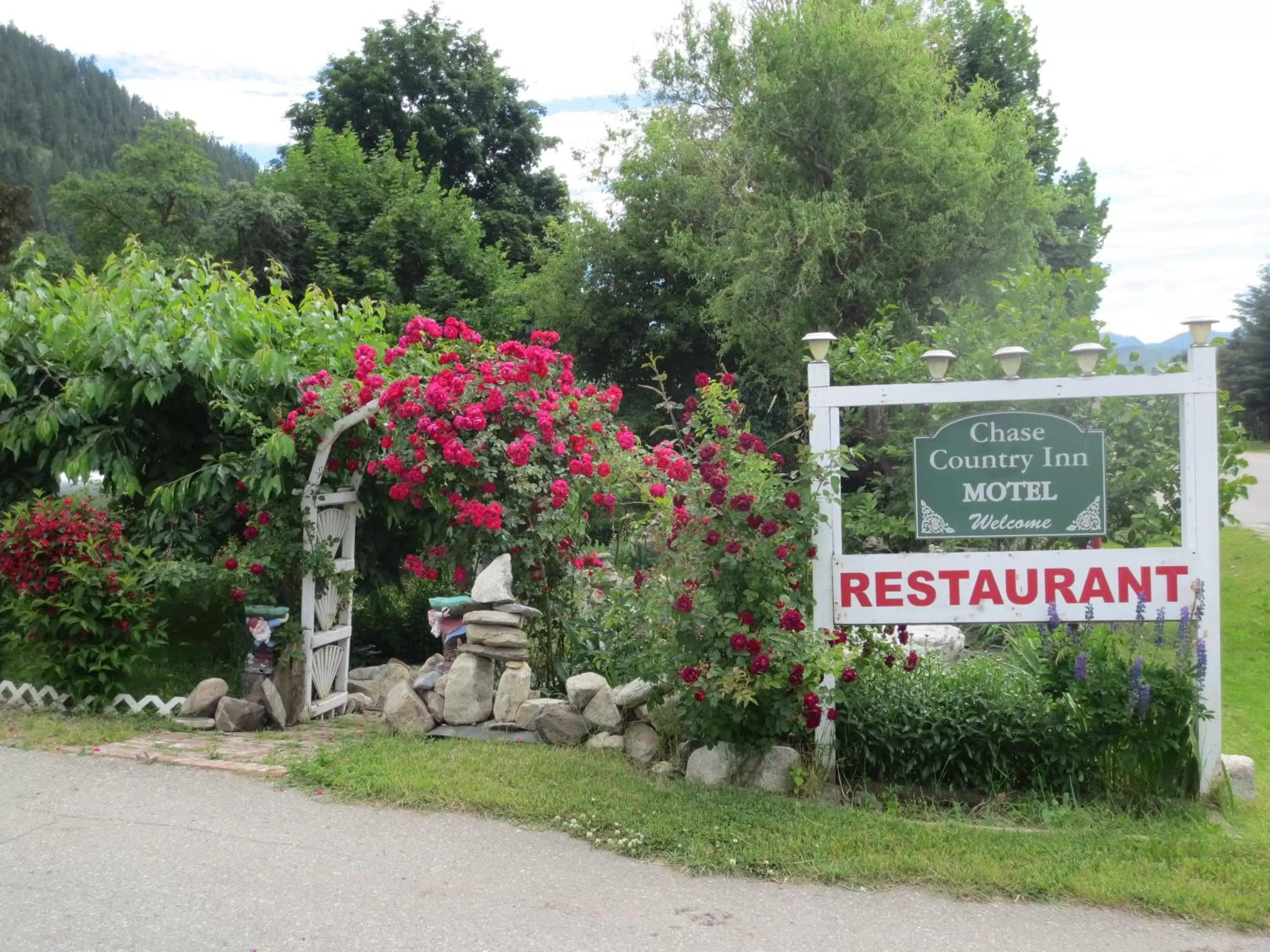 Garden, Property Building in Chase Country Inn