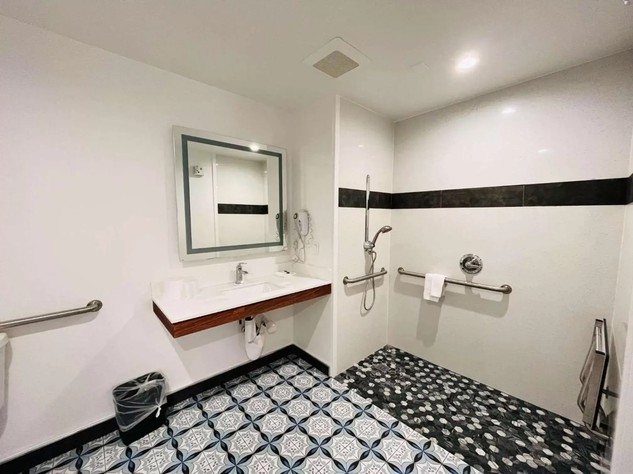 Bedroom, Bathroom in Motel 6 Vallejo, CA - Napa Valley
