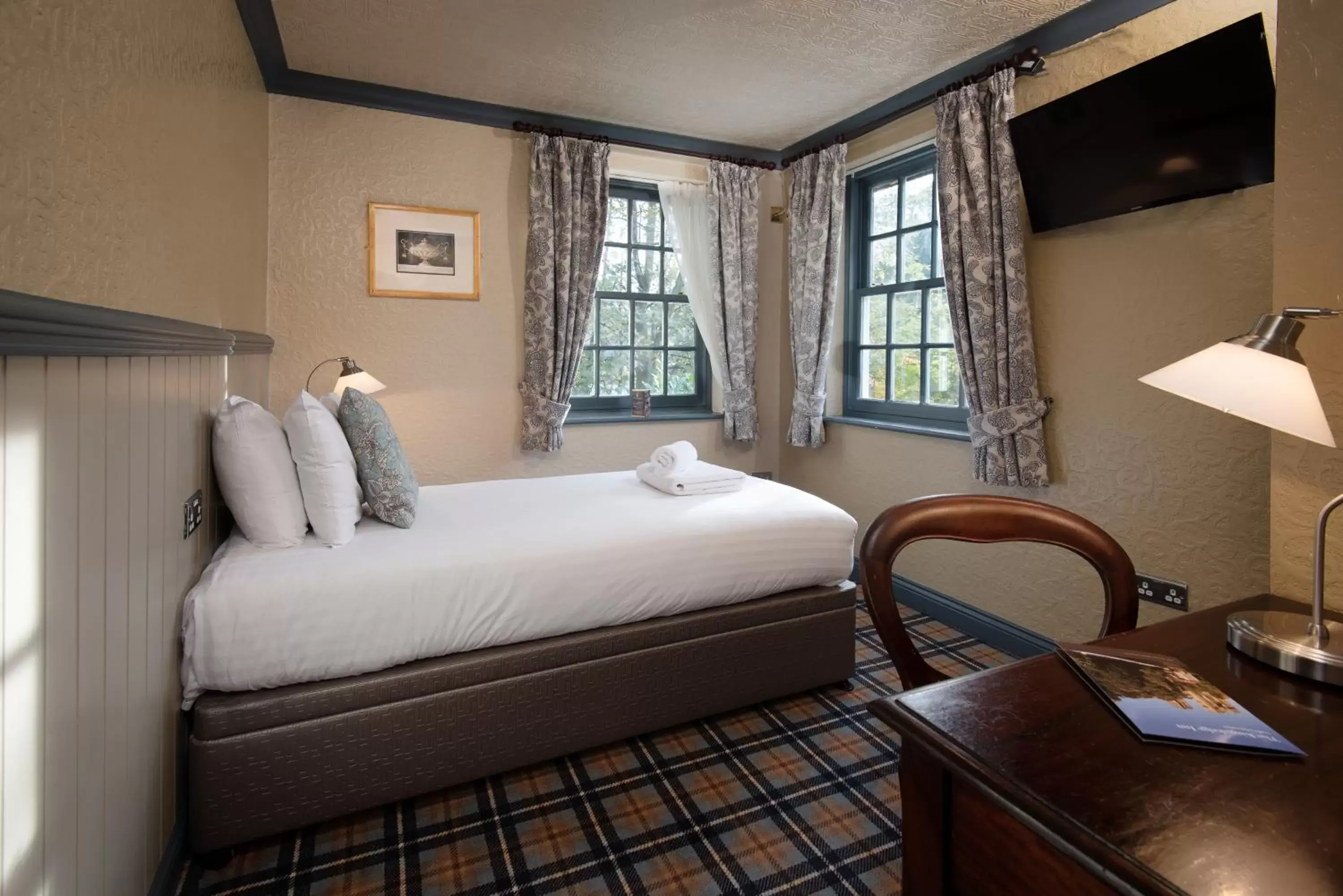 Bedroom in The Kingslodge Inn - The Inn Collection Group