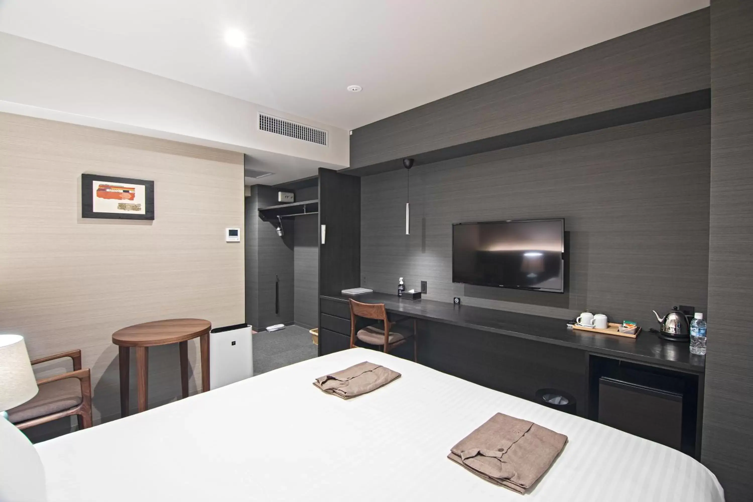 TV and multimedia, TV/Entertainment Center in Hotel Ninja Black